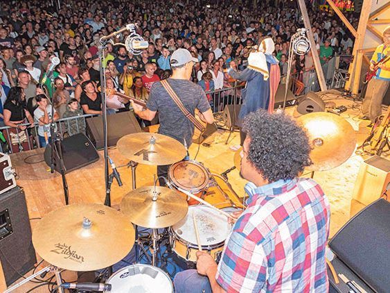 Heiße Musik und intensive Diskussionen: Das war die Schaffarei 2019 in Hard. Am Ende stand das Manifest, das Pirmin Hagen (36) nun grafisch in Form bringt. Foto: Jürgen Gorbach, AK Heiße Musik und intensive Diskussionen: Das war die Schaffarei 2019 in Hard. Am Ende stand das Manifest, das Pirmin Hagen (36) nun grafisch in Form bringt. Foto: Jürgen Gorbach, AK