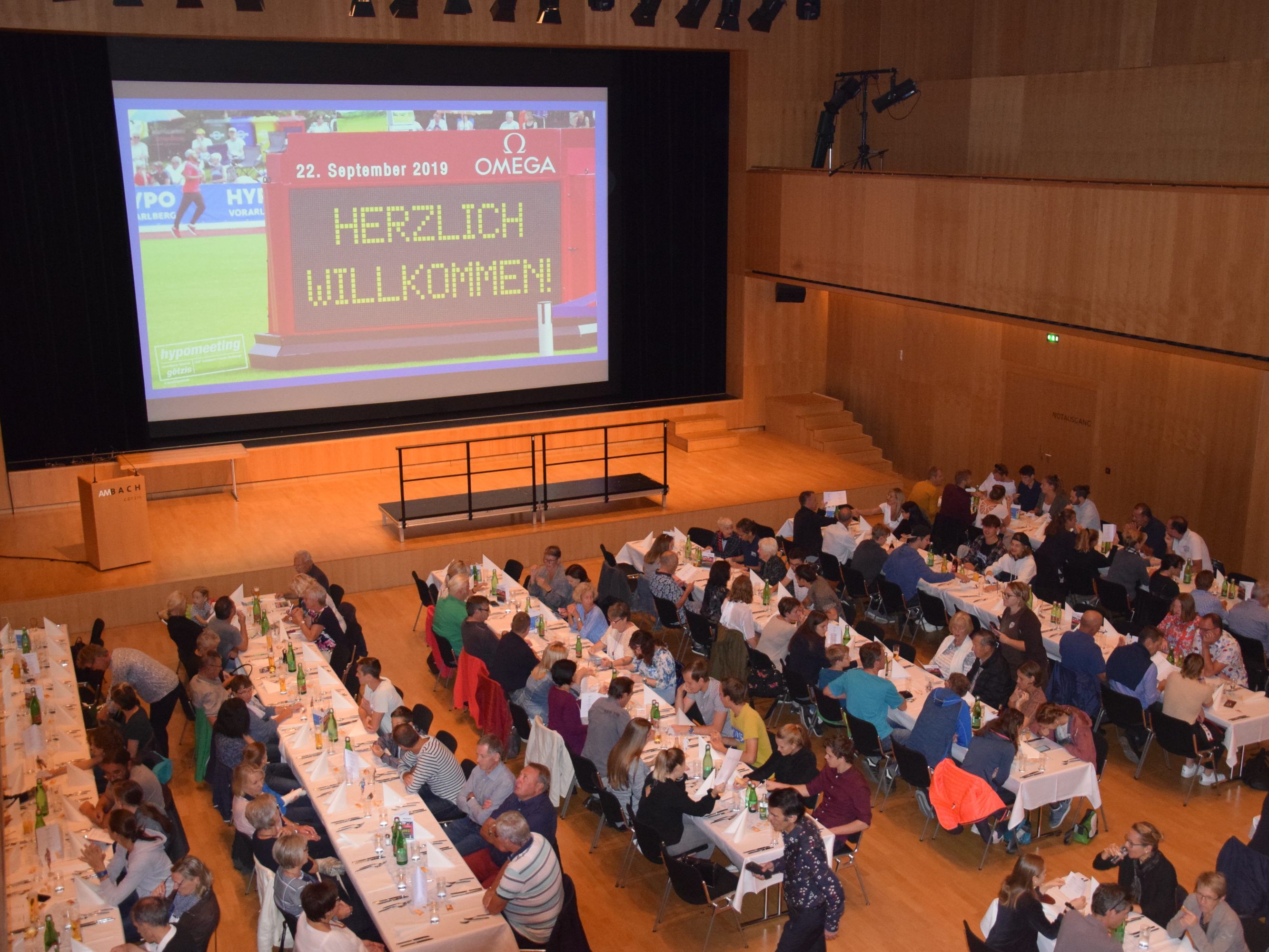 Über 200 ehrenamtlich tätige Mitarbeiterinnen und Mitarbeiter waren zum Danke Event in AmBach eingeladen