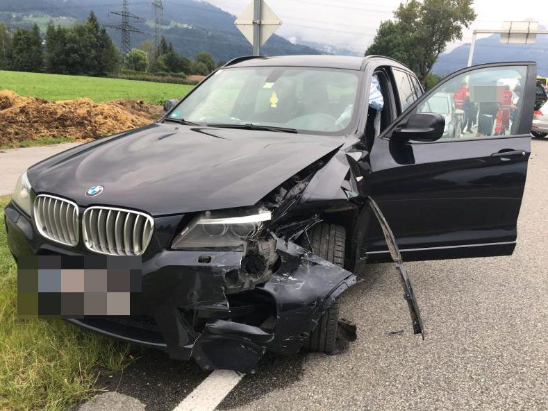 Bei beiden Pkw entstand Sachschaden Bei beiden Pkw entstand Sachschaden