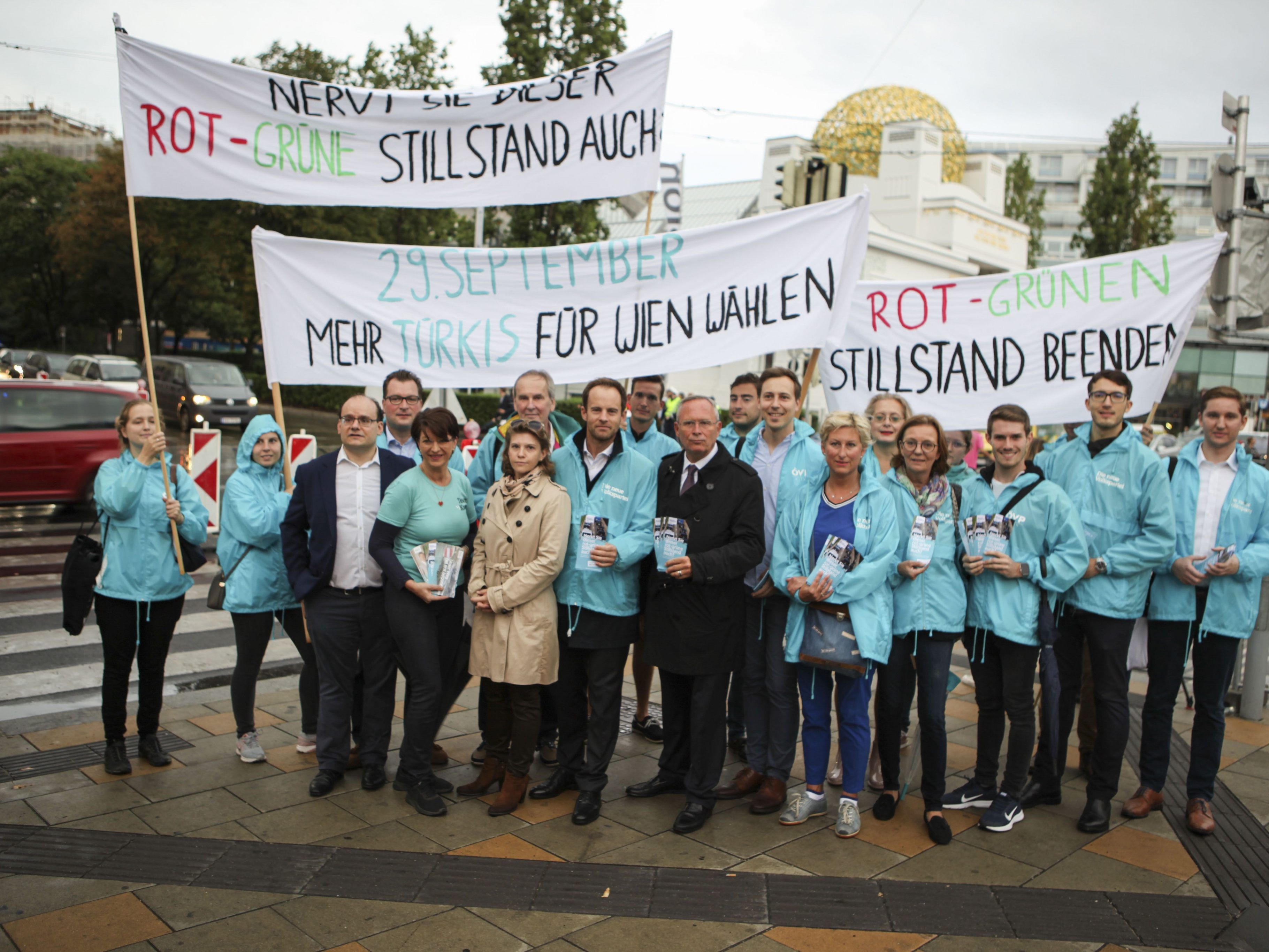 Heute fand eine Stauaktion auf der Linken Wienzeile statt. Heute fand eine Stauaktion auf der Linken Wienzeile statt.
