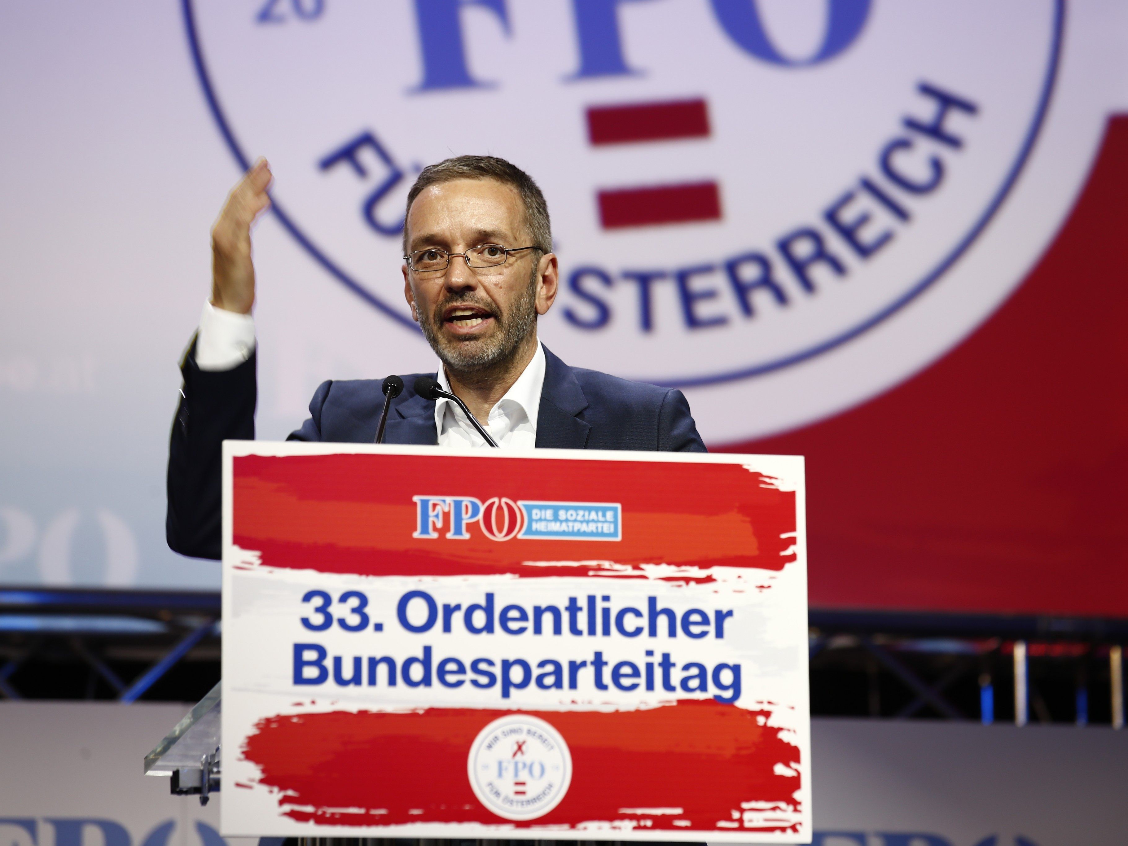 Kickl sprach u.a. von "Facharbeitern für das Hantieren unter der Gürtellinie" .