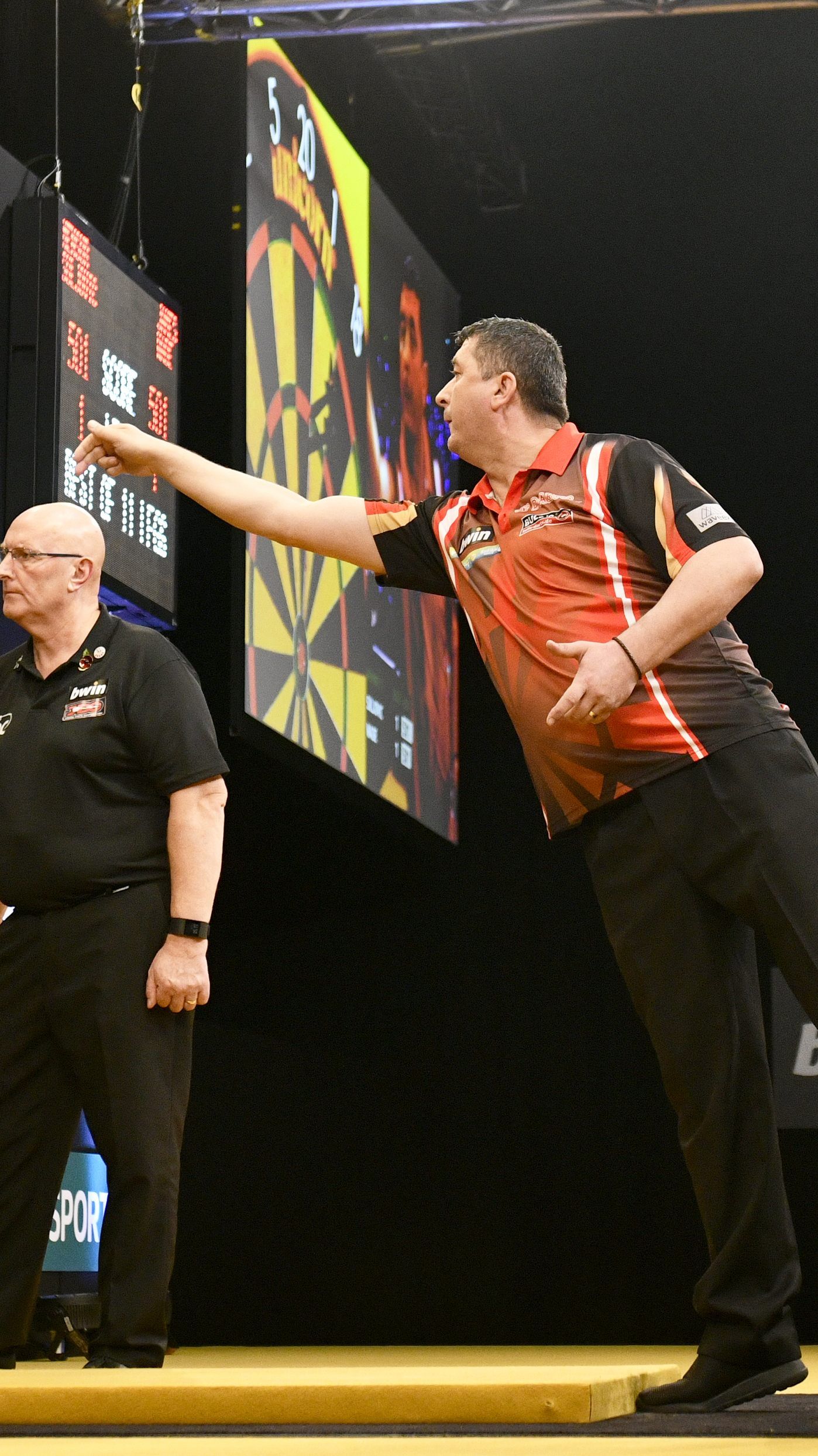 Mensur Suljovic in Schwechat beim Darts World-Series-Finale.