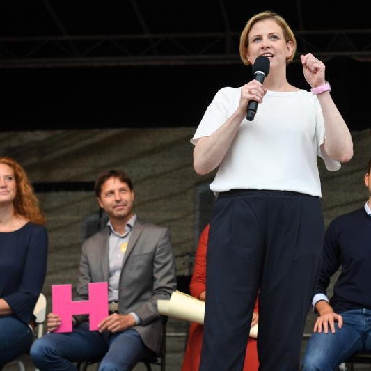 Kurzes Update zu den NEOS durch die Parteichefin