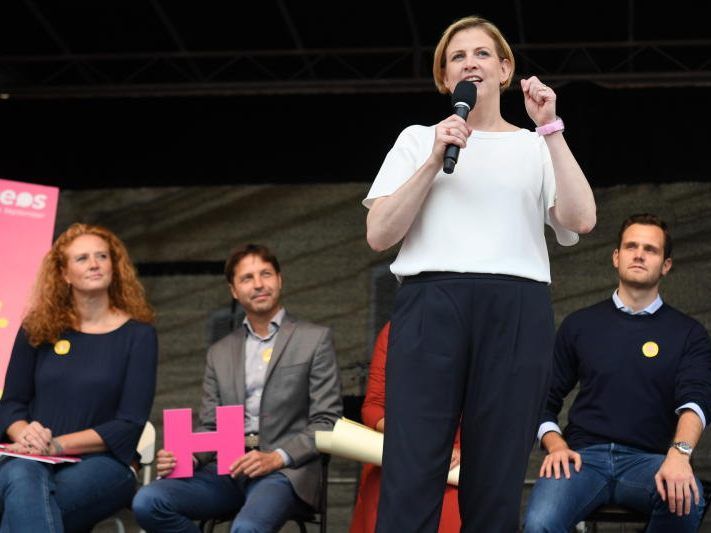 Kurzes Update zu den NEOS durch die Parteichefin