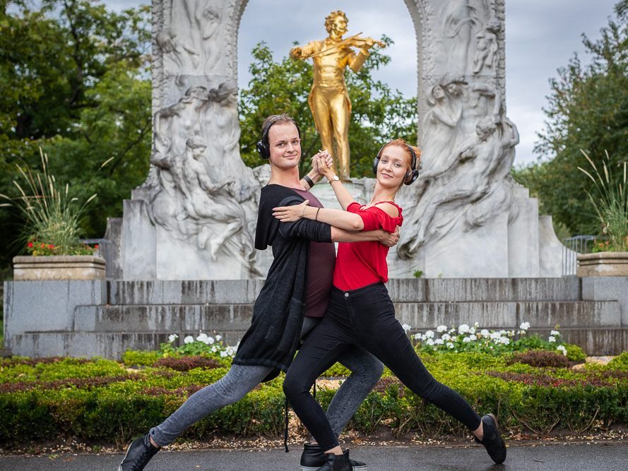 Eine etwas andere "Silent Disco": Das "Silent Waltz" im Wiener Stadtpark.