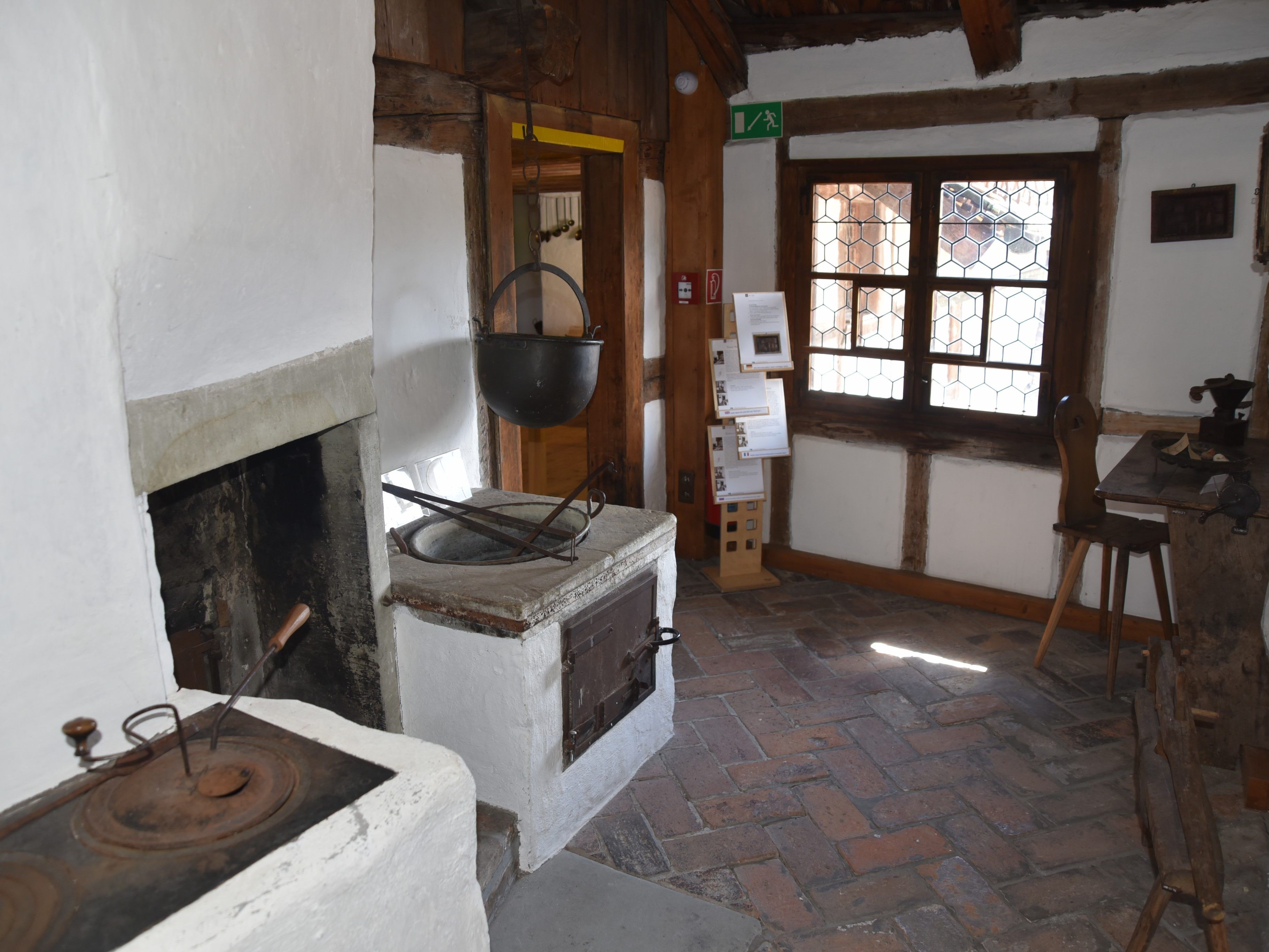 Holzfeuer statt Induktionsplatte bildete die Herausforderung beim Kochen im Mittelalter.