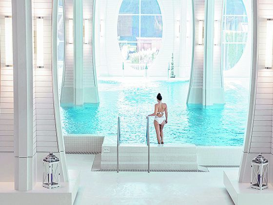 In jedem Becken entfalten sich andere Facetten seines Charakters: lindernd, lockernd und belebend. In jedem Becken entfalten sich andere Facetten seines Charakters: lindernd, lockernd und belebend.