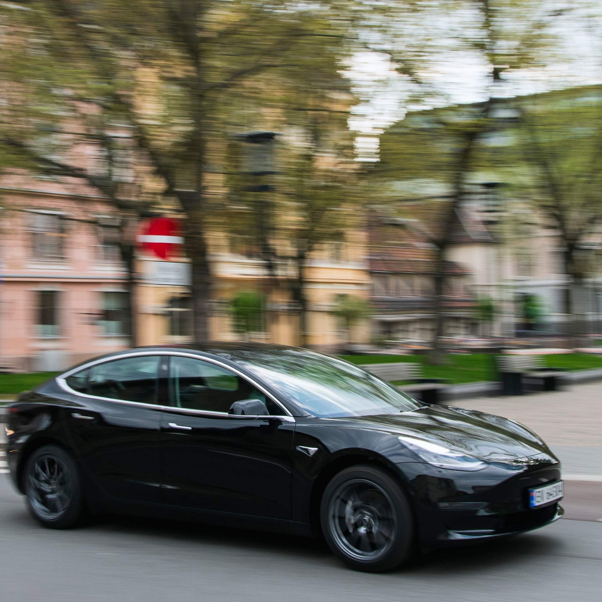 Ein weißer Amerikaner fährt schlafend über die Straßen von Massachusetts (Symbolbild)