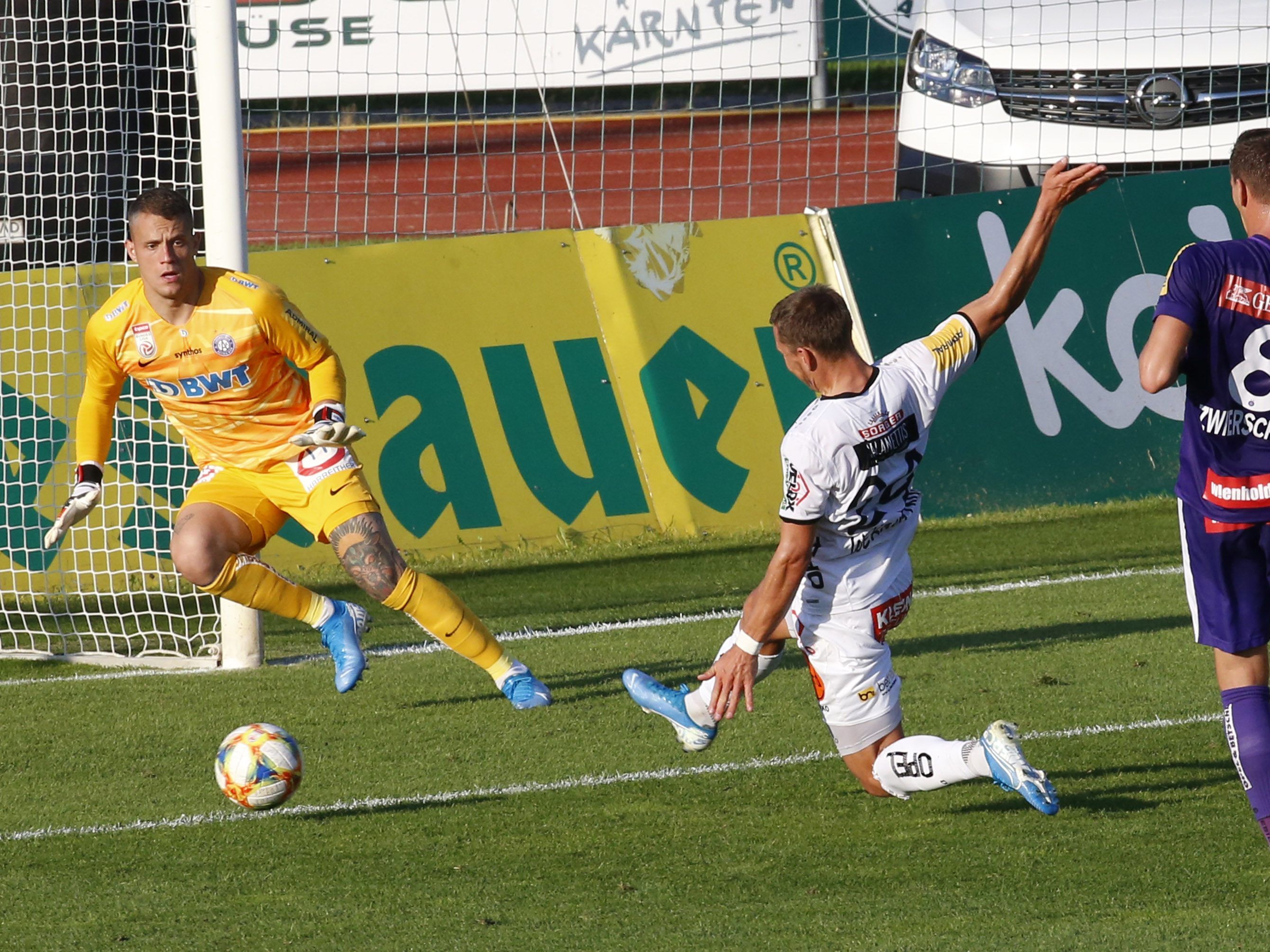 Wolfsberg fertigte die Wiener Austria mit 3:0 ab. Wolfsberg fertigte die Wiener Austria mit 3:0 ab.