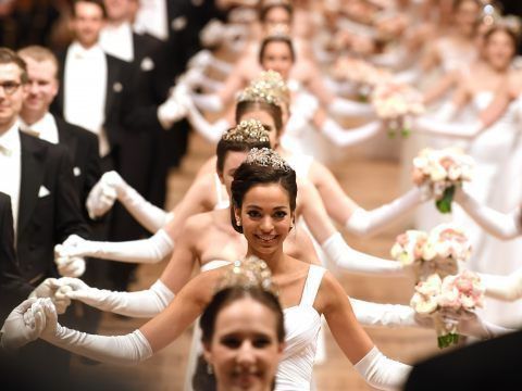 Beim Ball der Immobilienwirtschaft wird in der Hofburg das Tanzbein geschwungen Beim Ball der Immobilienwirtschaft wird in der Hofburg das Tanzbein geschwungen