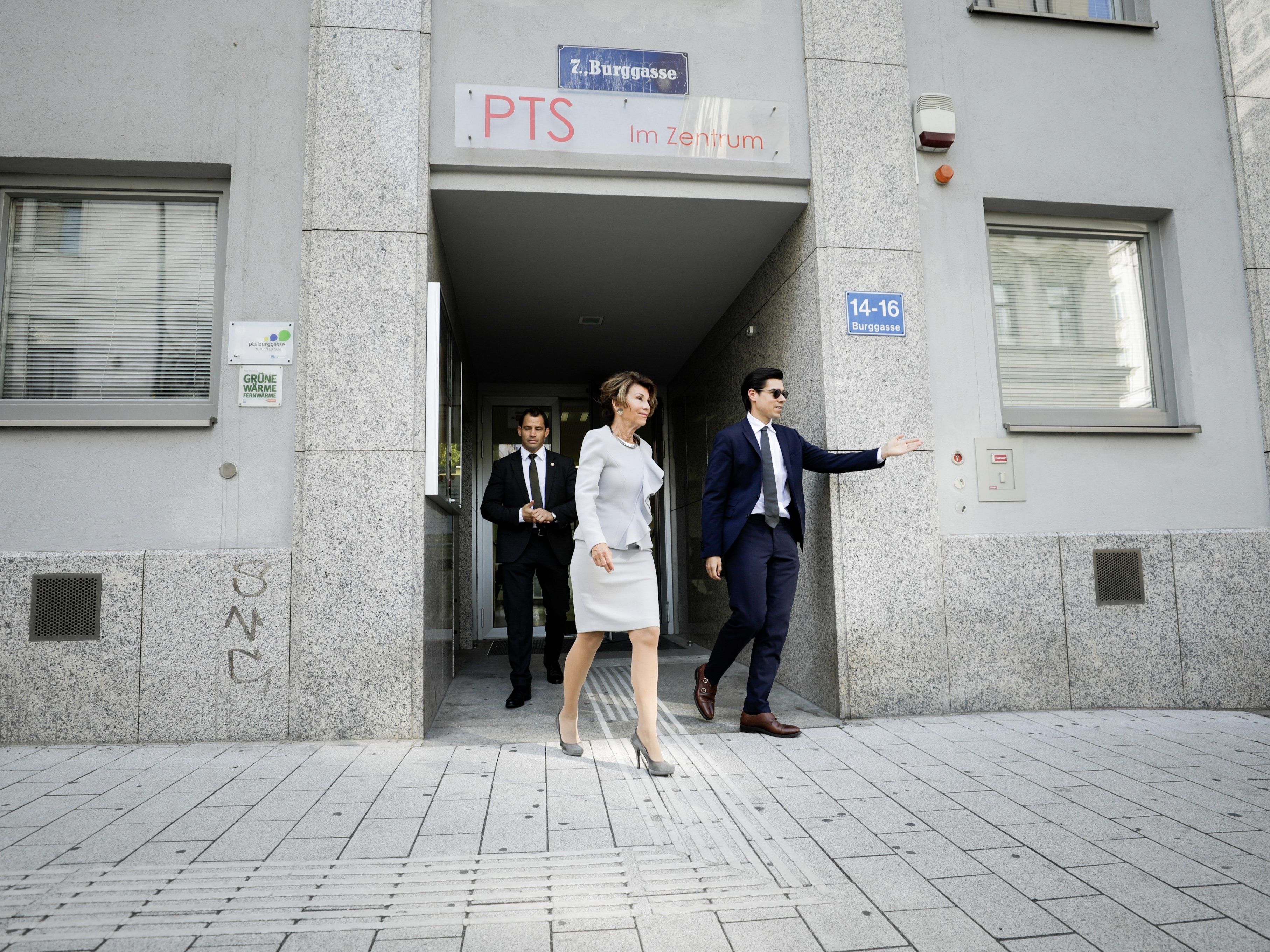 Die Bundeskanzlerin war im Wahllokal eher wortkarg.