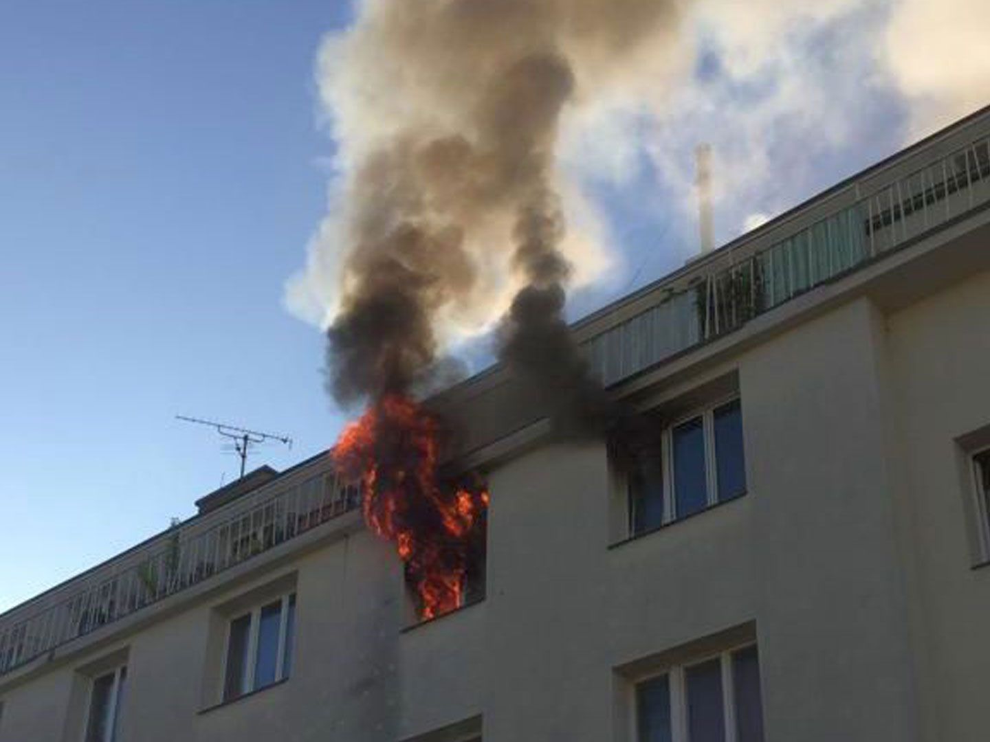 In Wien-Hietzing starb eine Frau bei einem Wohnungsbrand. In Wien-Hietzing starb eine Frau bei einem Wohnungsbrand.