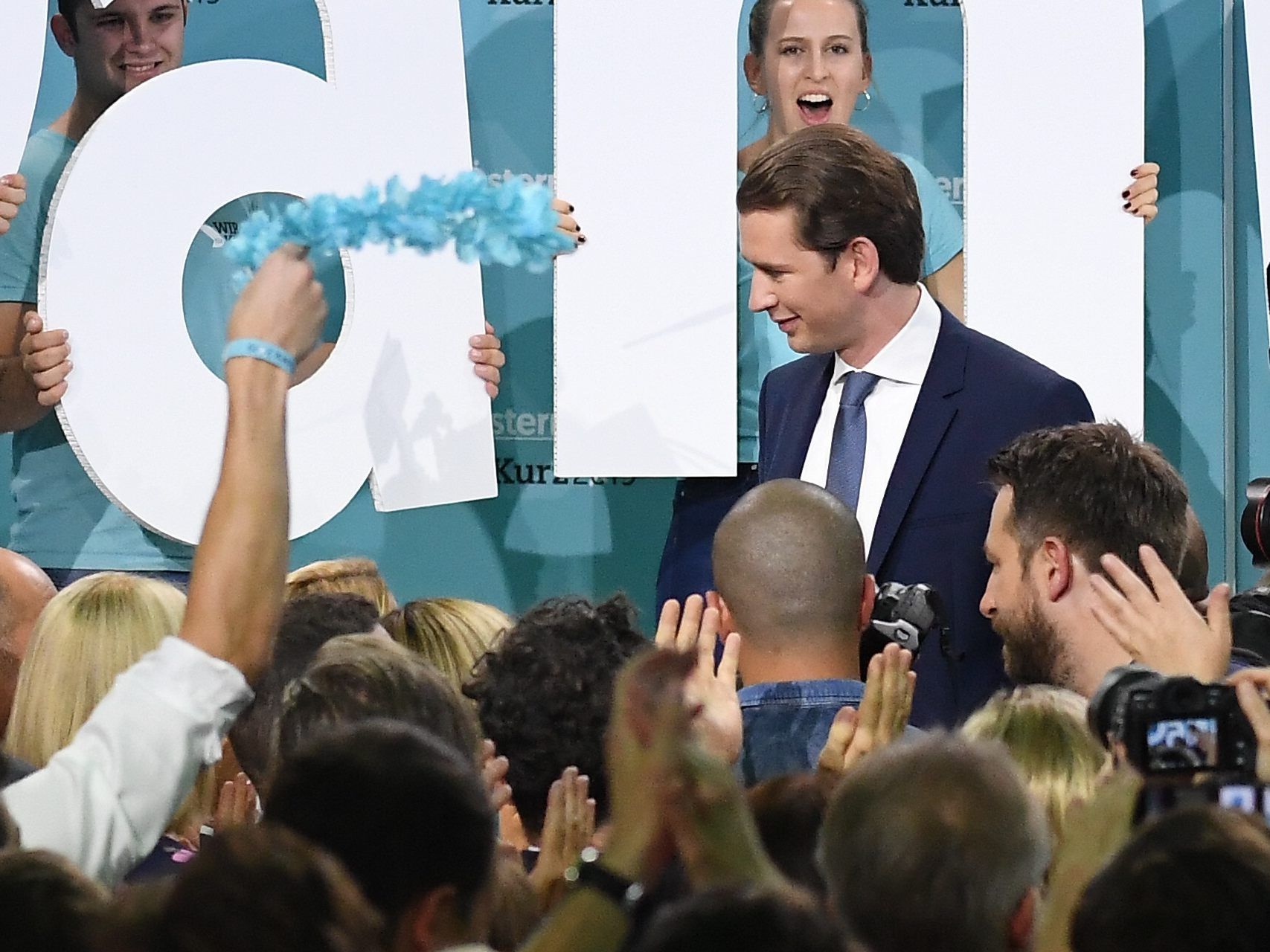 Kurz konnte zwar einen eindeutigen Wahlsieg verbuchen, nun warten jedoch herausfordernde Koalitionsverhandlungen auf ihn.
