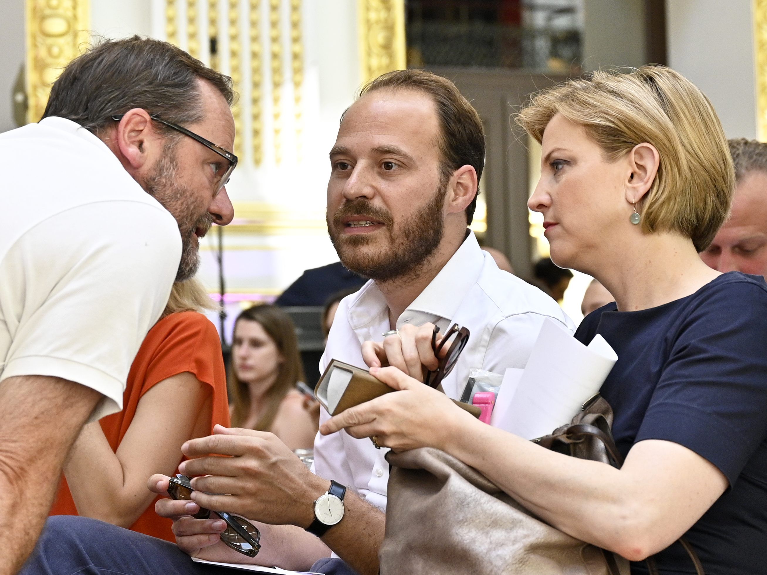 Die NEOS fordern Sebastian Kurz zum Handeln auf.