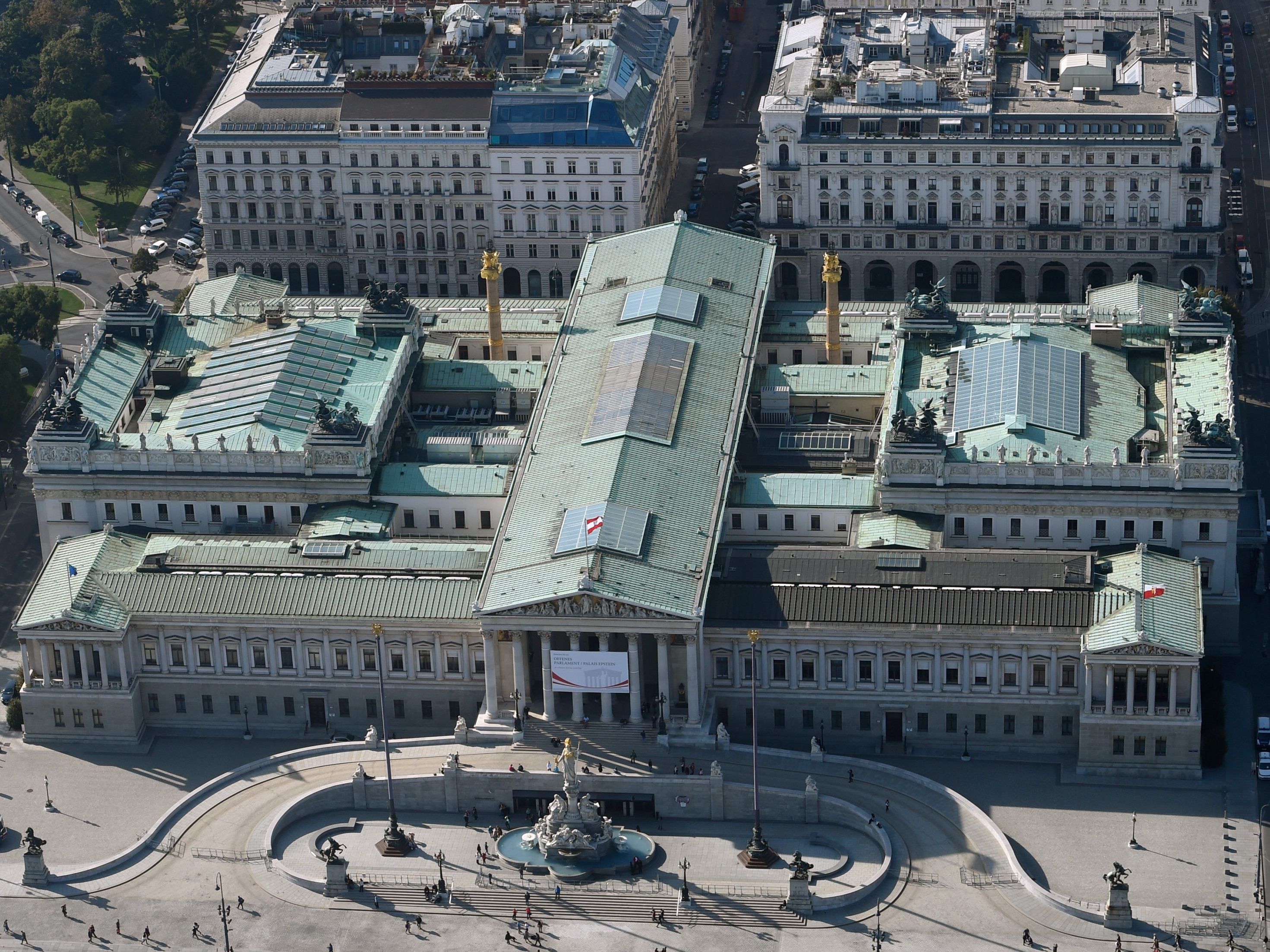 Das Parlament startet mit einem Podcast und Erklärvideos.