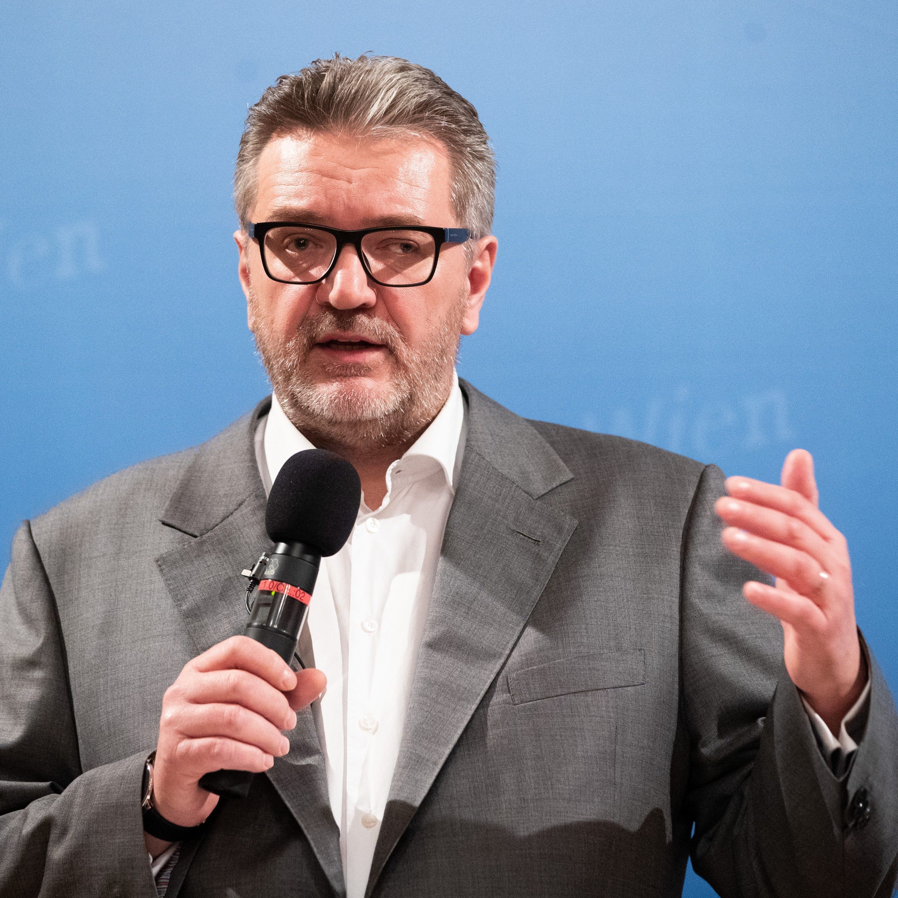 Peter Hacker fordert klare Zahlen zum Nationalstadion in Wien.