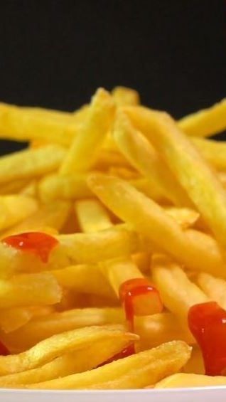 Ein junger Brite isst jahrelang Pommes und verliert sein Augenlicht.