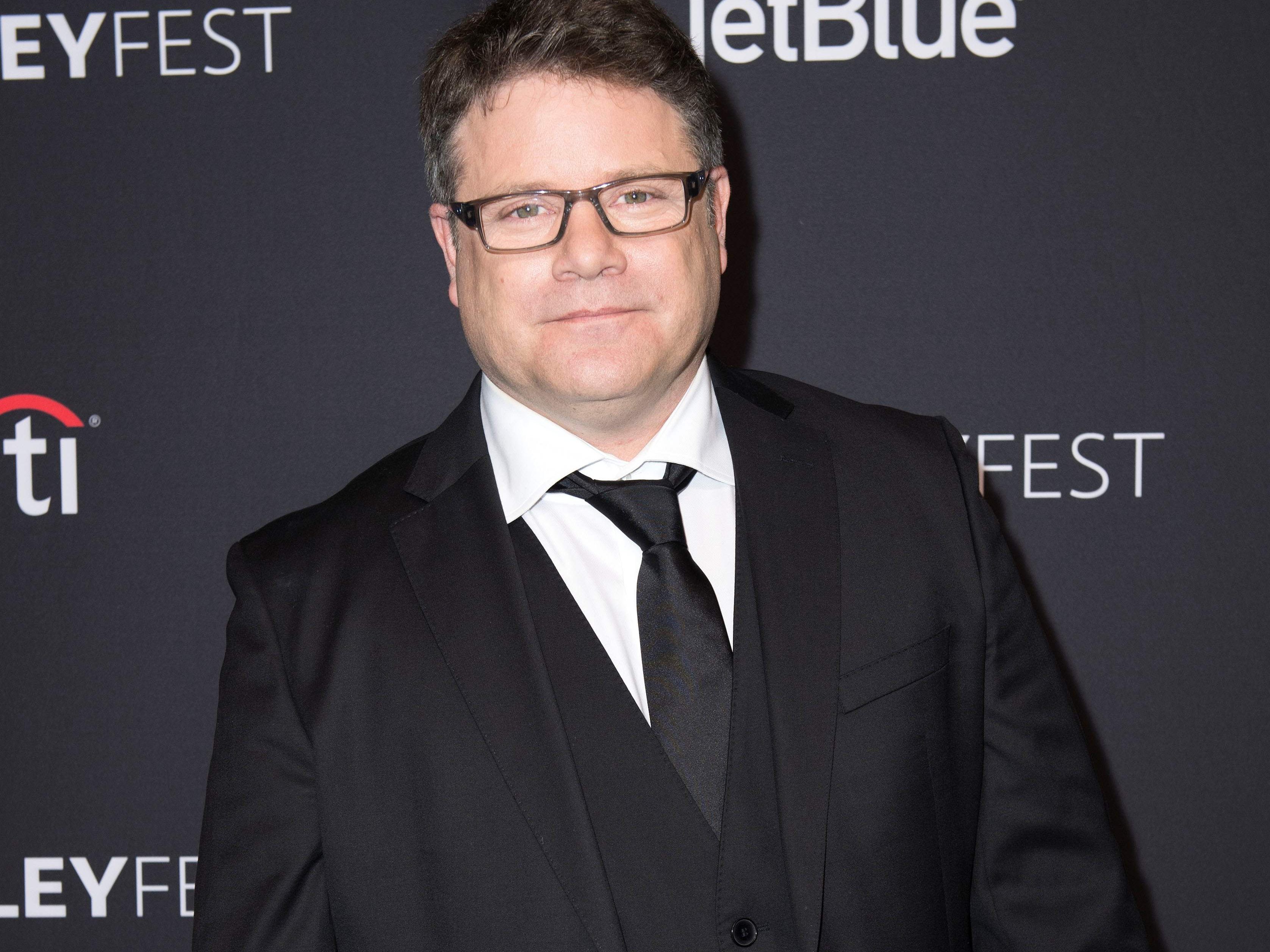 Sean Astin ist auch als Hobbis "Sam" aus "Herr der Ringe" bekannt. Sean Astin ist auch als Hobbis "Sam" aus "Herr der Ringe" bekannt.