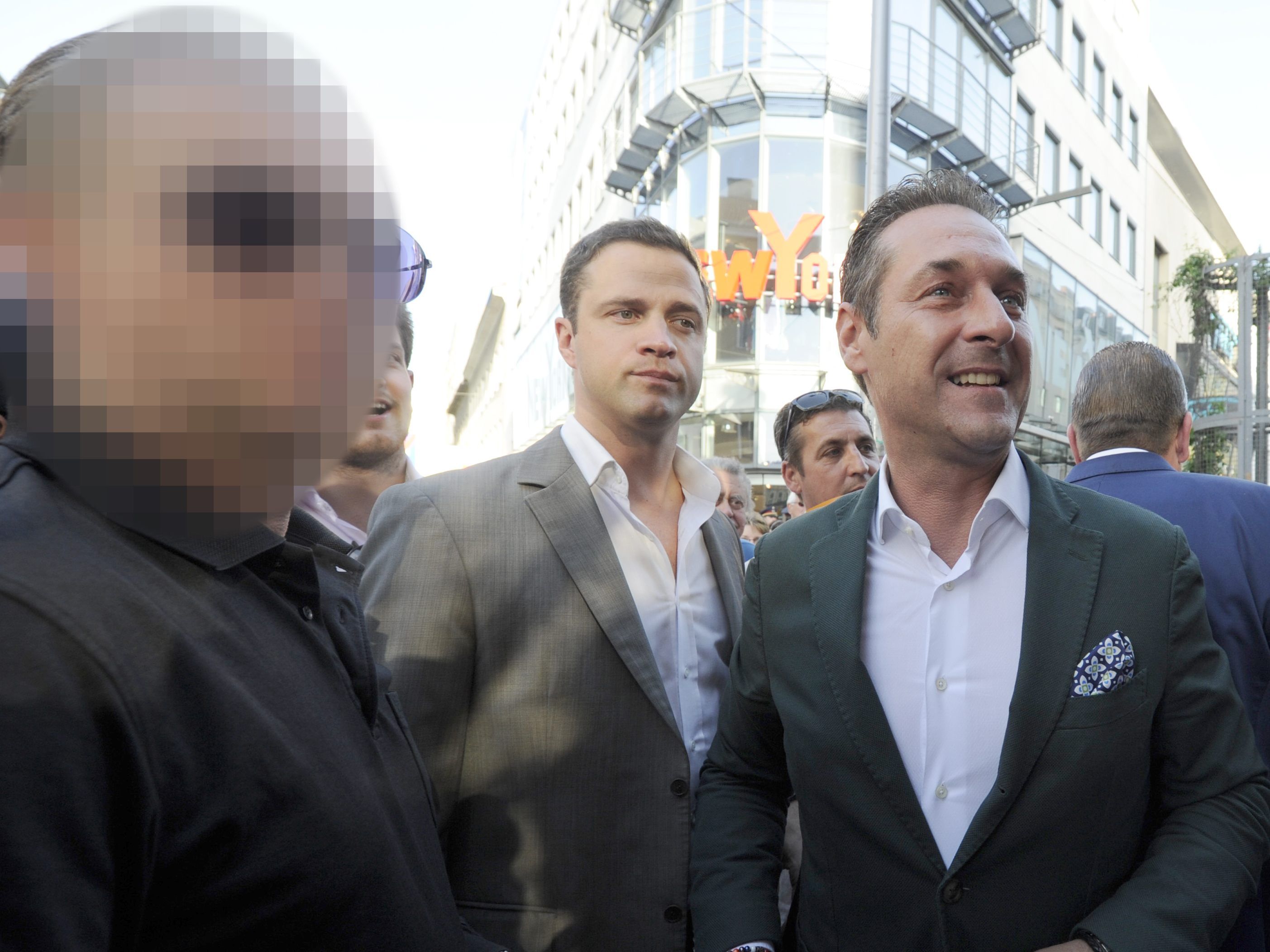 Straches ehemaliger Security ist wieder auf freiem Fuß. Straches ehemaliger Security ist wieder auf freiem Fuß.