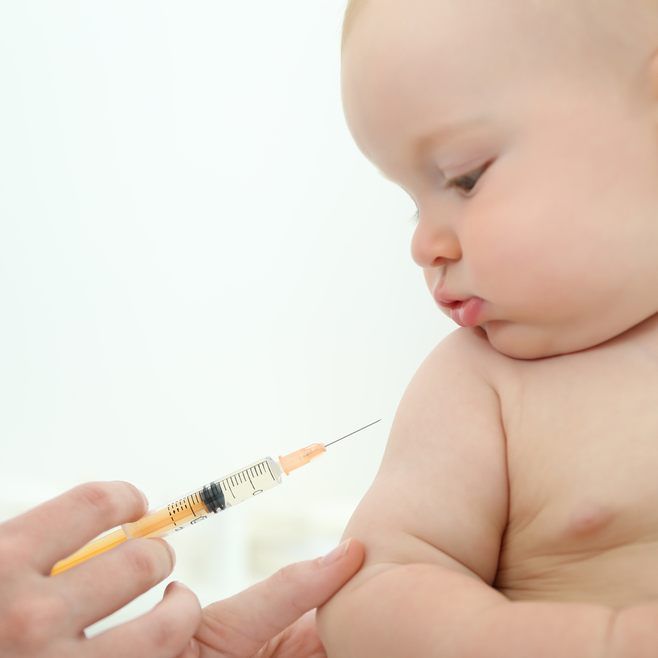 In Österreich werden für Babys schon im ersten Lebensjahr vier Impfungen gegen elf Erkrankungen empfohlen.