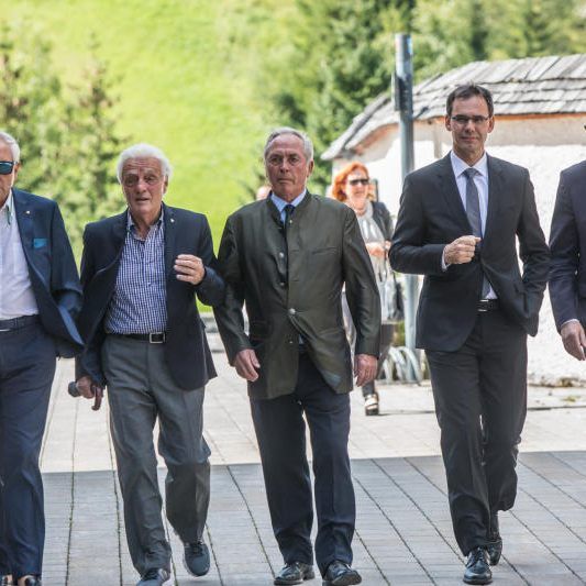 Viel Prominenz bei der Beerdigung von Egon Zimmermann in Lech