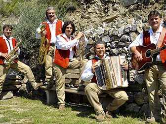Im Hauptprogramm spielen die Südtiroler Spitzbuam auf. Im Hauptprogramm spielen die Südtiroler Spitzbuam auf.