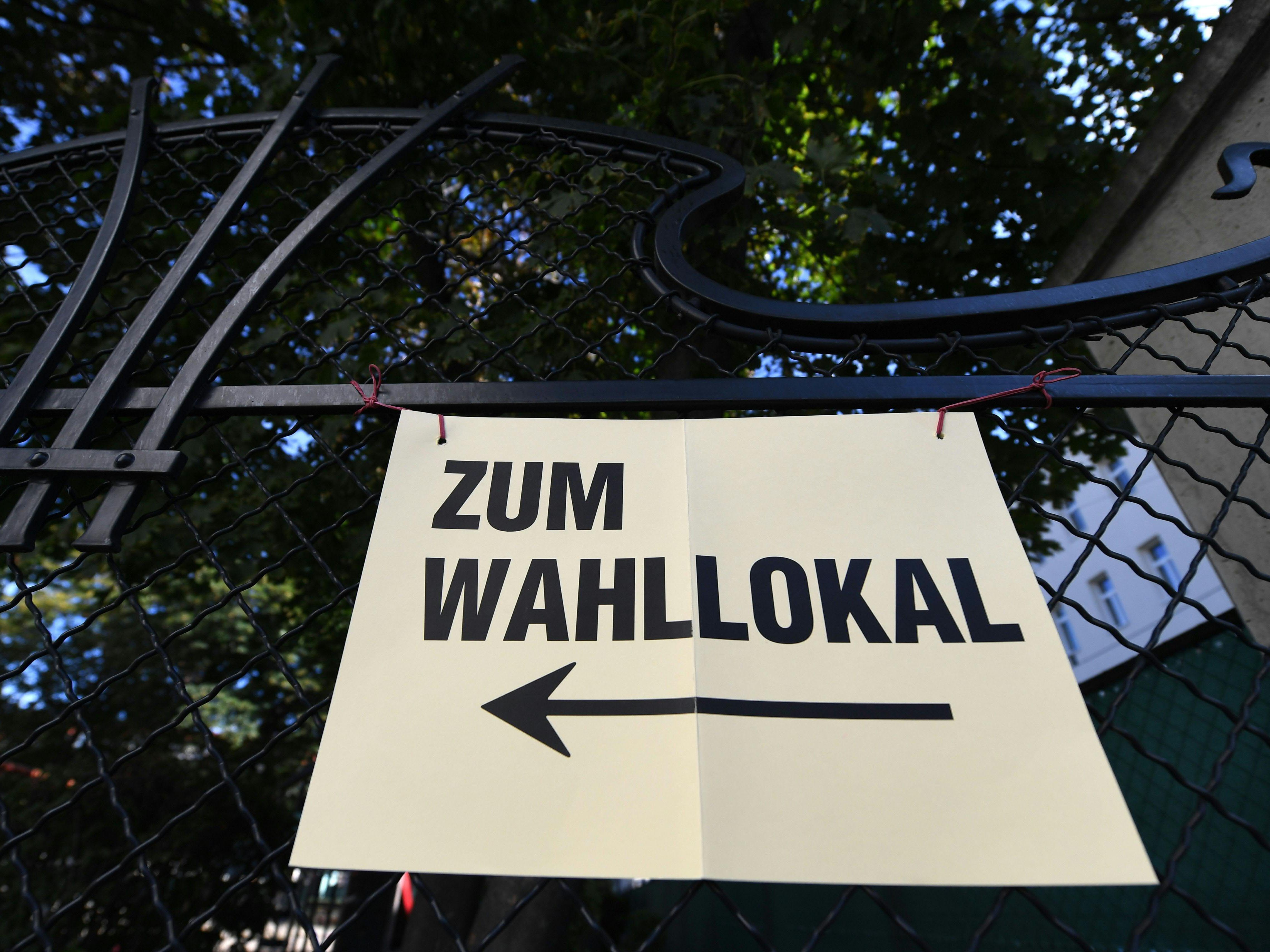 Die Wahllokale sind heute gut besucht.