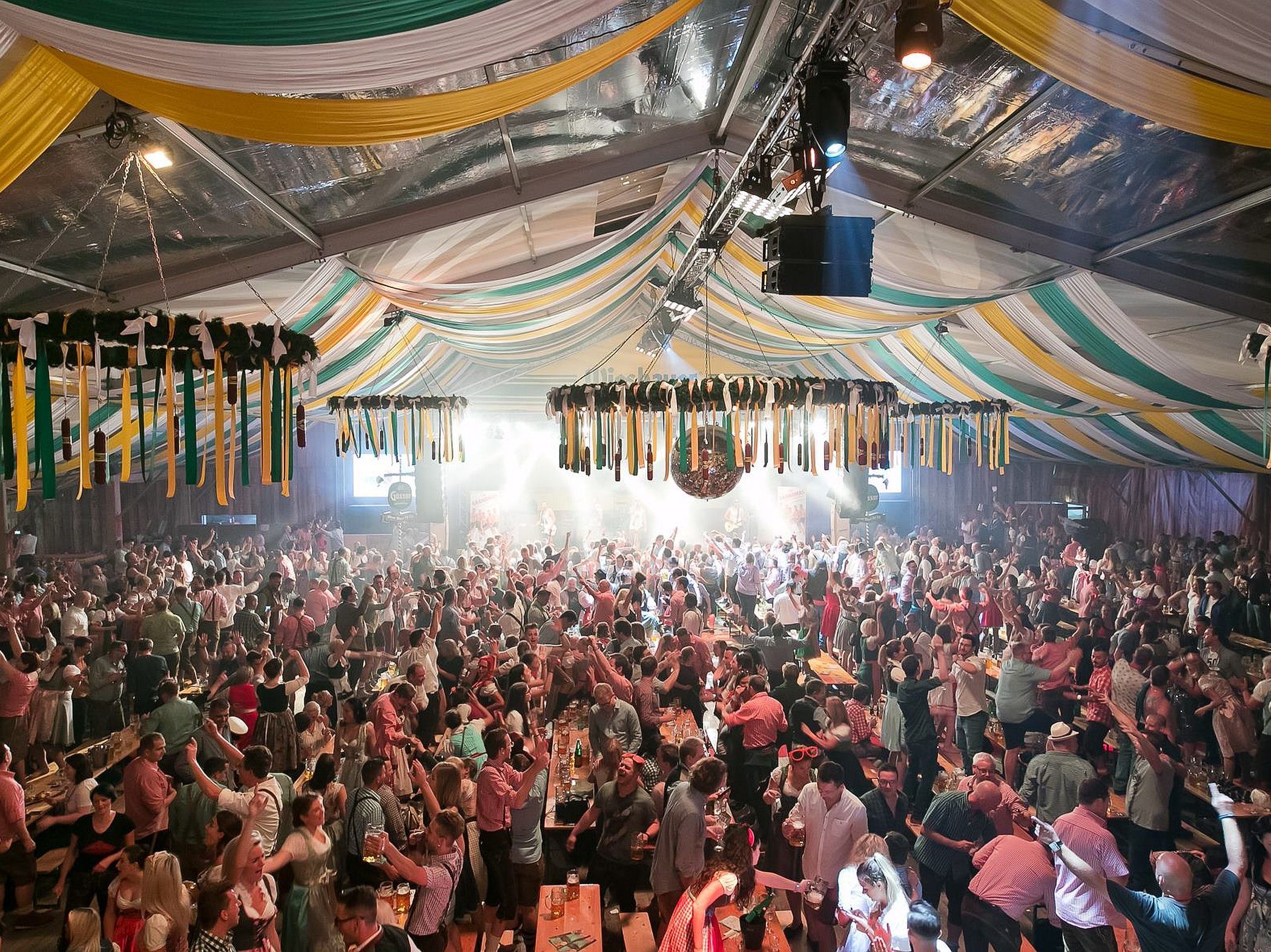 Die Wiener Wiesn ist das österreichisches Herbst-Highlight. Die Wiener Wiesn ist das österreichisches Herbst-Highlight.