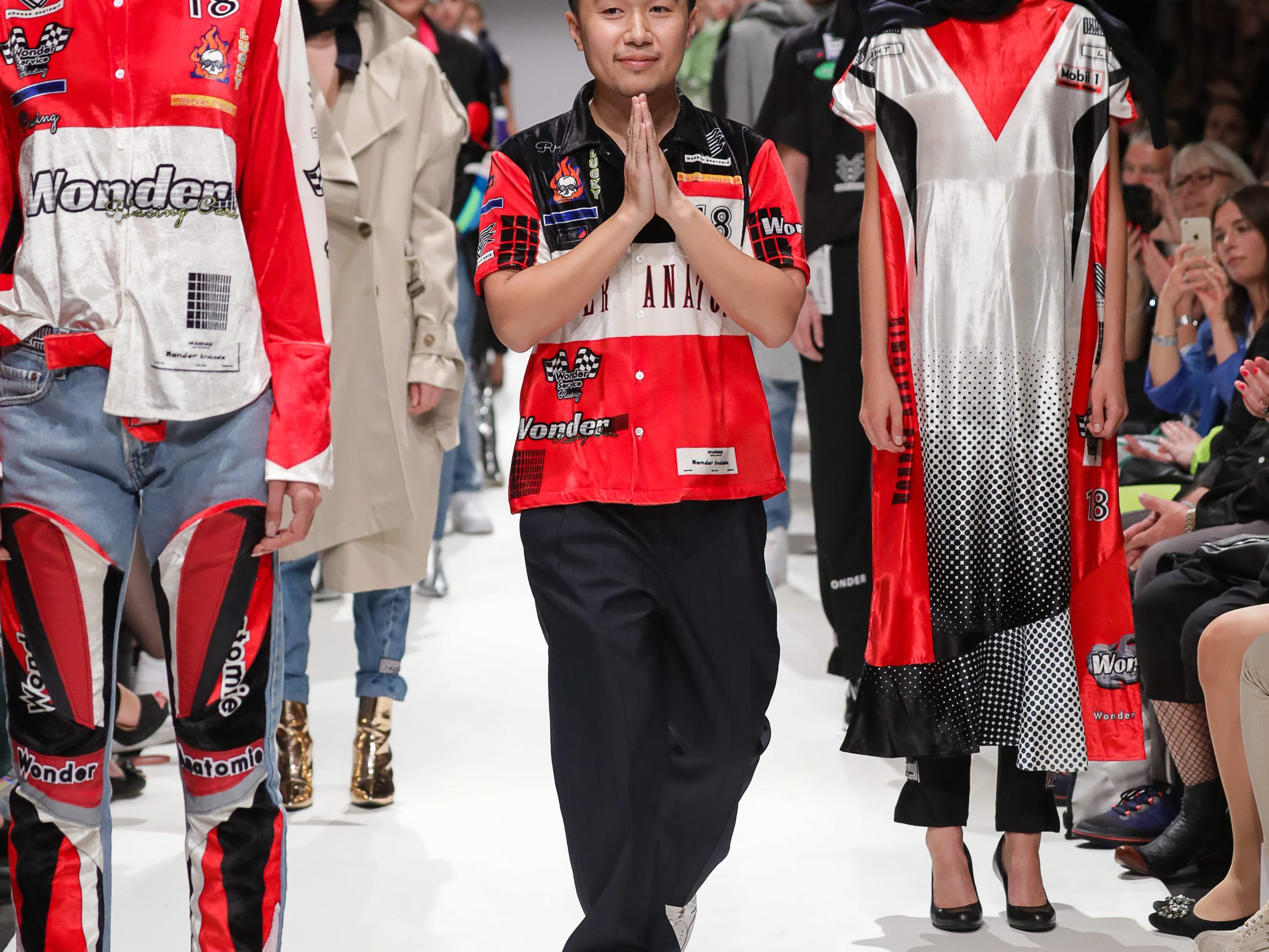 Die Kollektion von Wonder Anatomie sorgte bei der Vienna Fashion Week für Begeisterung. Die Kollektion von Wonder Anatomie sorgte bei der Vienna Fashion Week für Begeisterung.