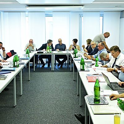 Die Gewerkschaften setzten sich wieder an einen Tisch