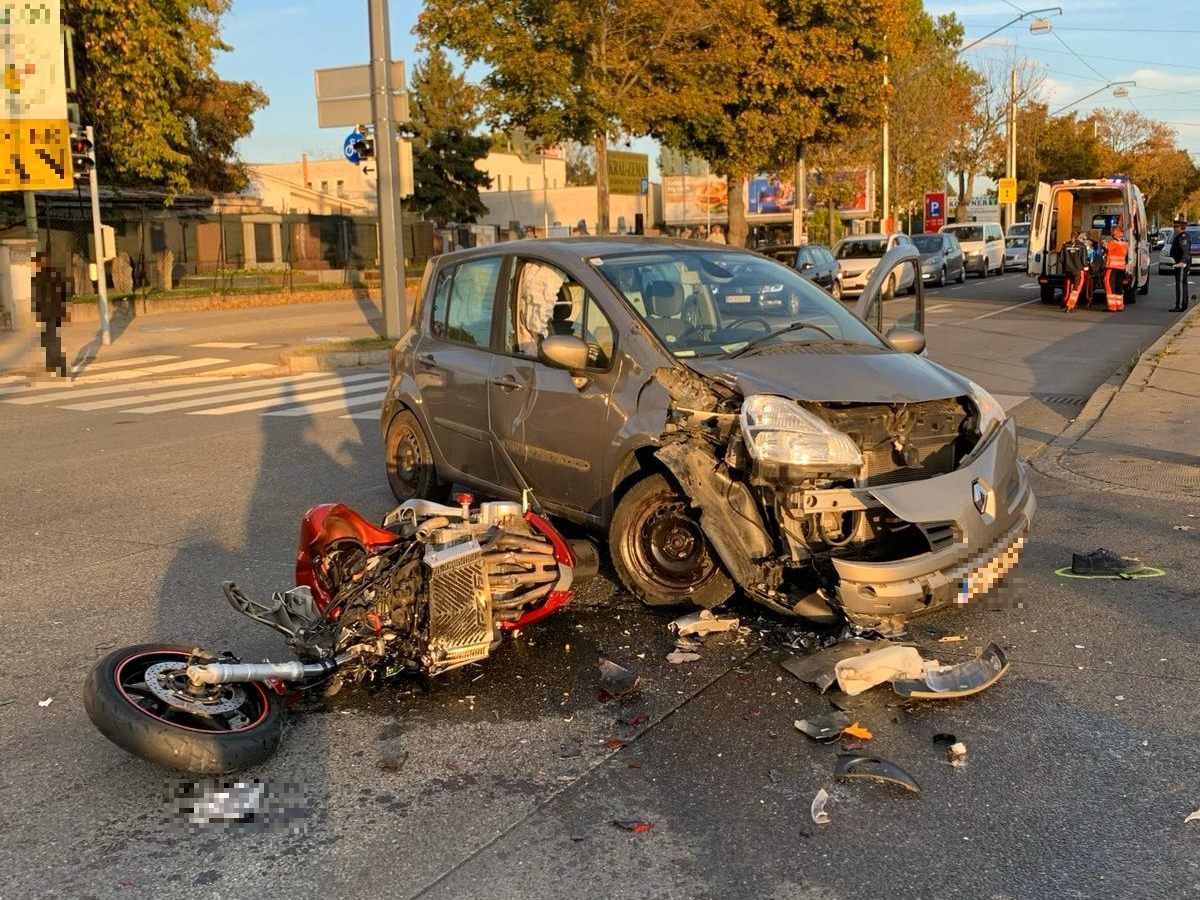Am Donnerstag wurde ein Motorradfahrer in Wien-Simmering schwer verletzt. Am Donnerstag wurde ein Motorradfahrer in Wien-Simmering schwer verletzt.