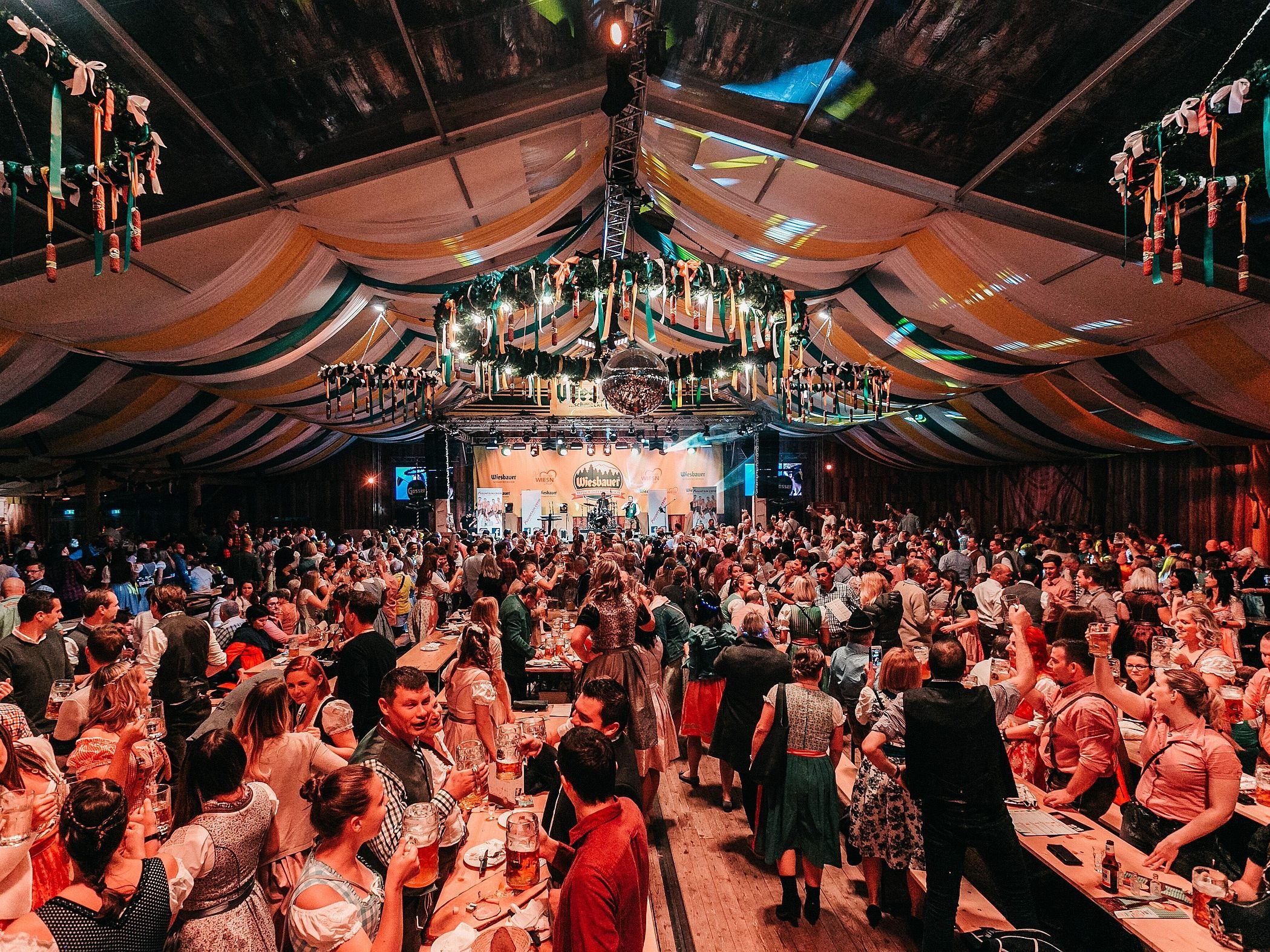 Die Wiener Wiesn lockt am letzten Wochenende noch einmal mit strahlendem Wetter.