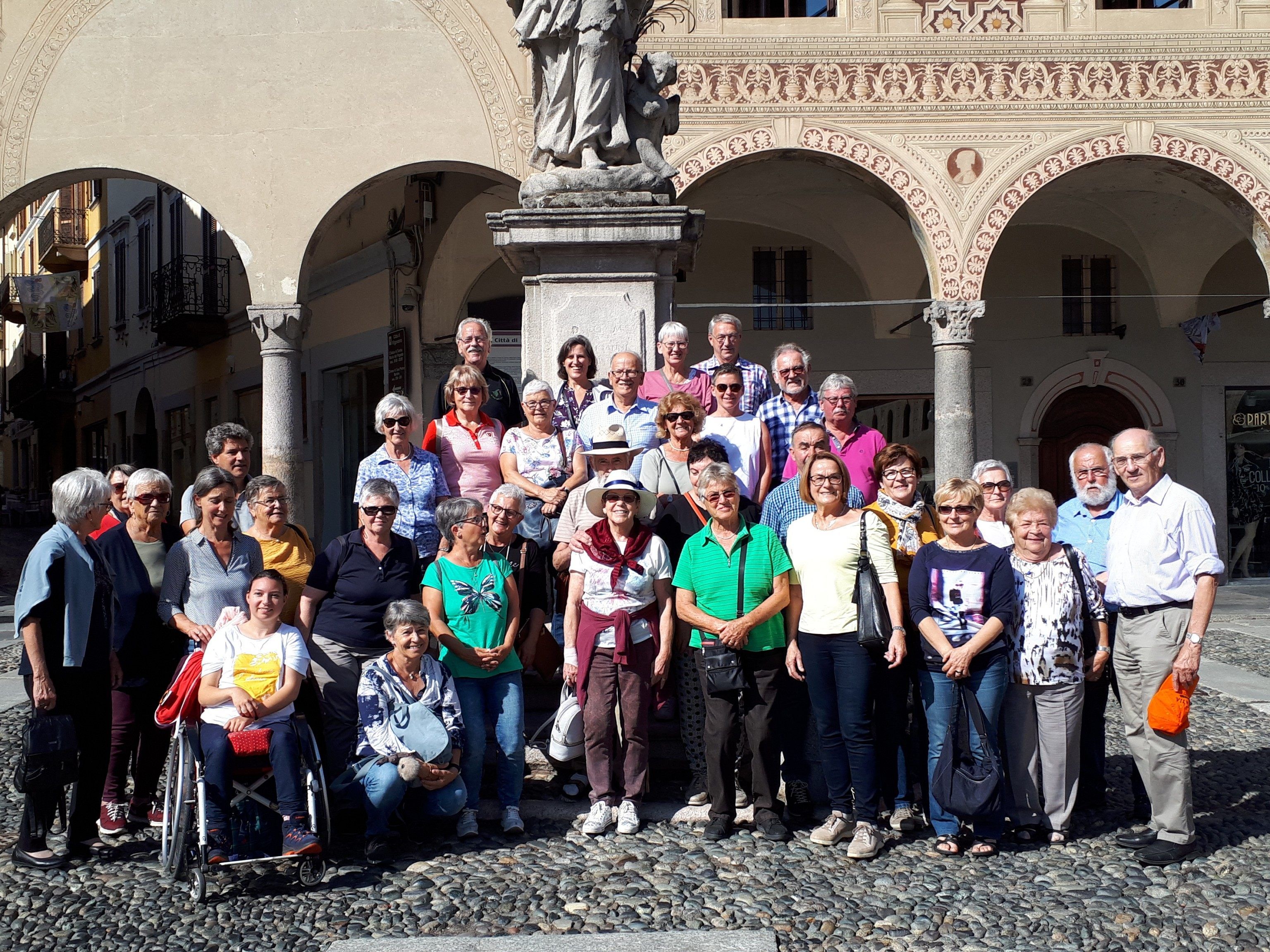 Die Teilnehmergruppe auf der Piazza Dukale in Vigevano