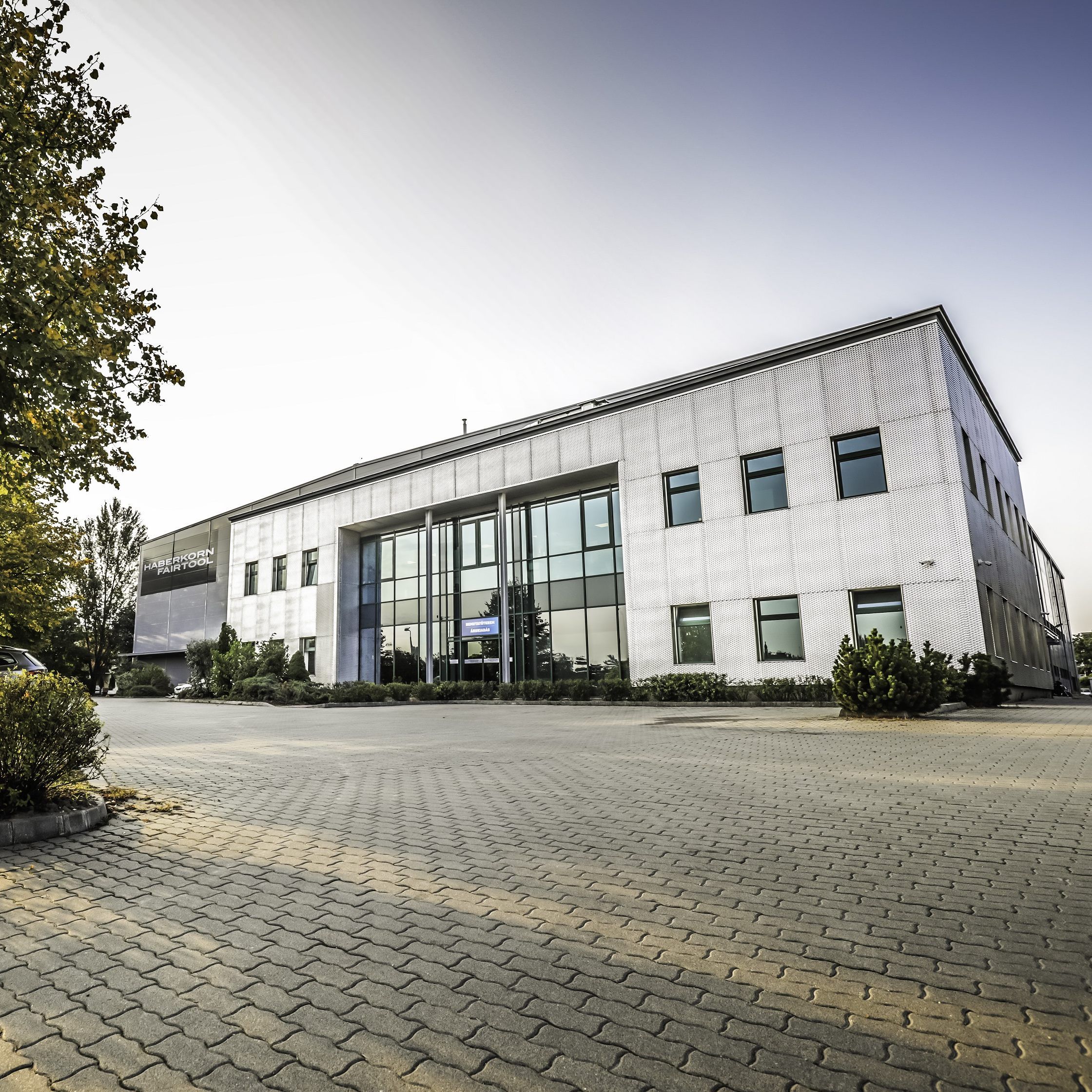 Das Vorarlberger Unternehmen sei nach eigenen Angaben nun der größte technische Händler in Ungarn.