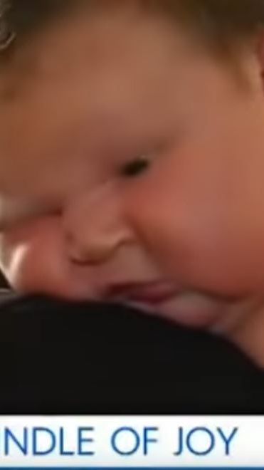 Mutter bringt 6-Kilo-Baby zur Welt.