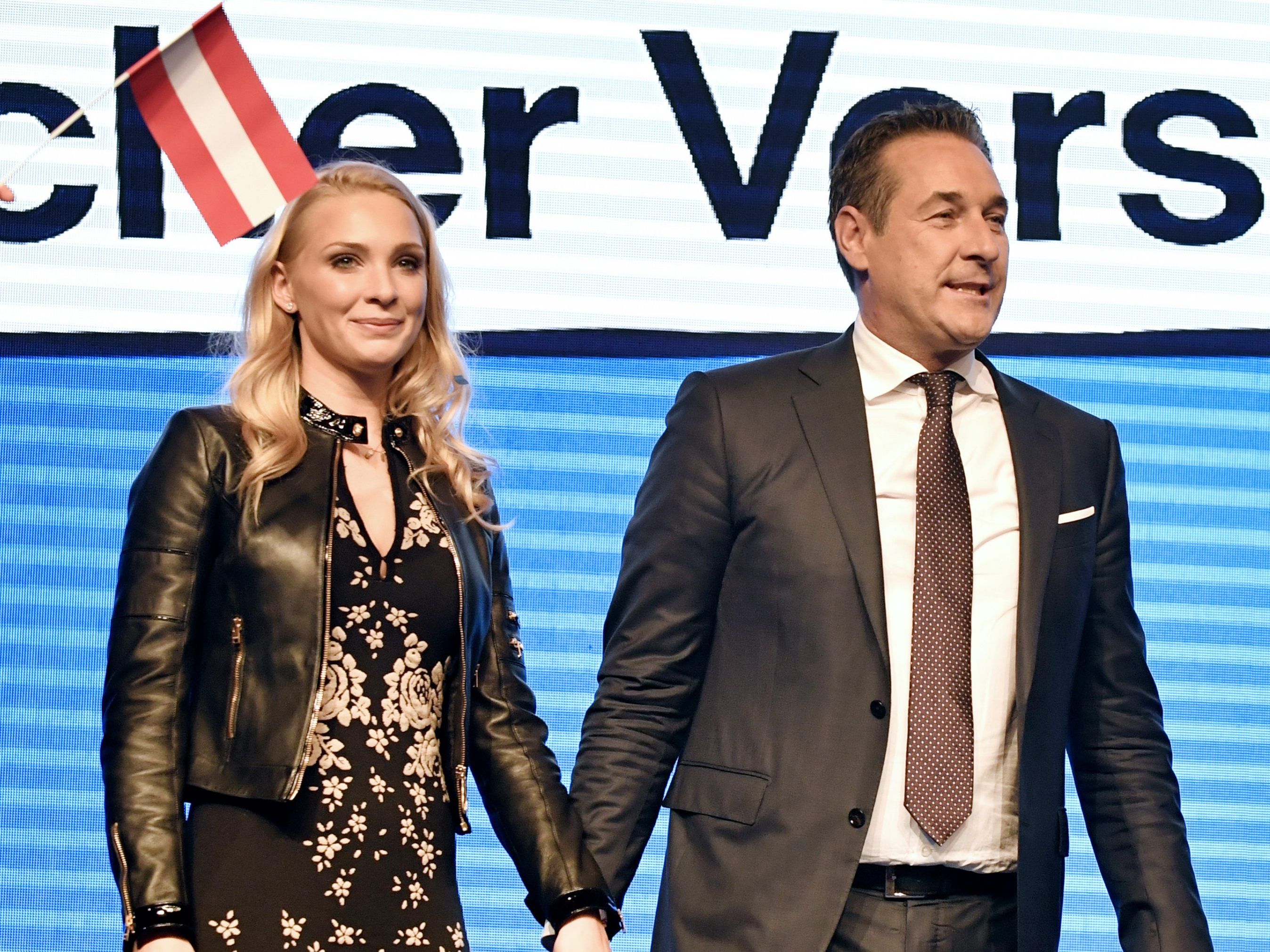 Nach dem Rausschmiss von HC stellt sich nun die Frage nach der Zukunft seiner Ehefrau in der FPÖ. Nach dem Rausschmiss von HC stellt sich nun die Frage nach der Zukunft seiner Ehefrau in der FPÖ.