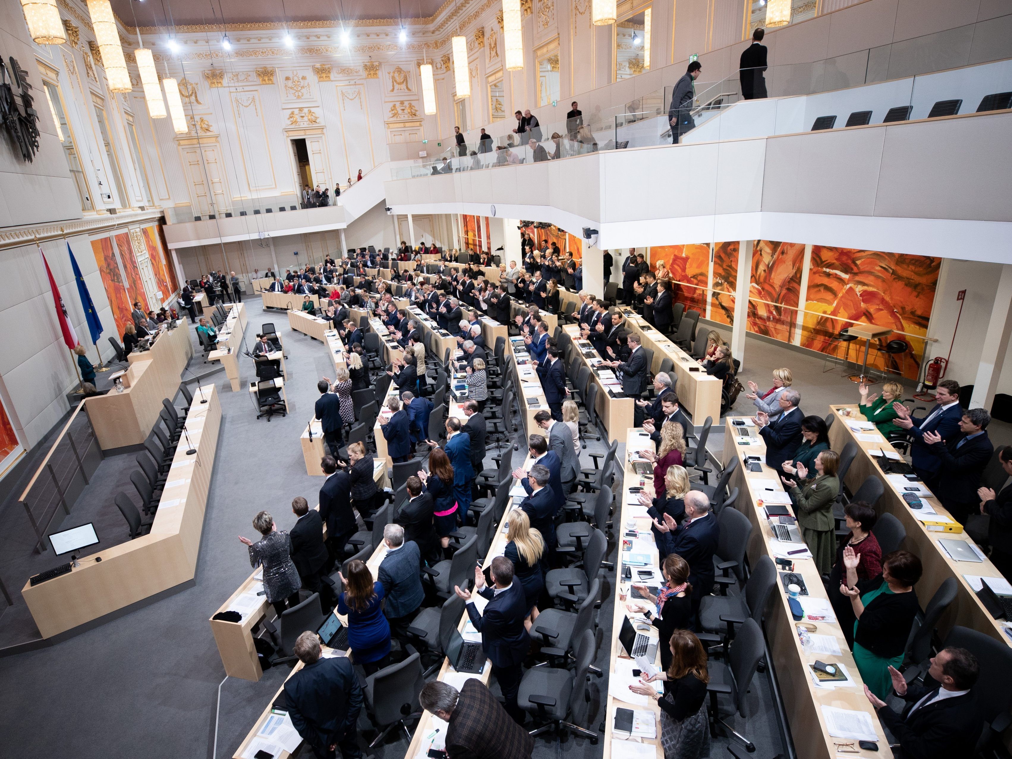 Österreichs Nationalrat verfügt bis heute über keine elektronische Abstimmungsanlage. Österreichs Nationalrat verfügt bis heute über keine elektronische Abstimmungsanlage.