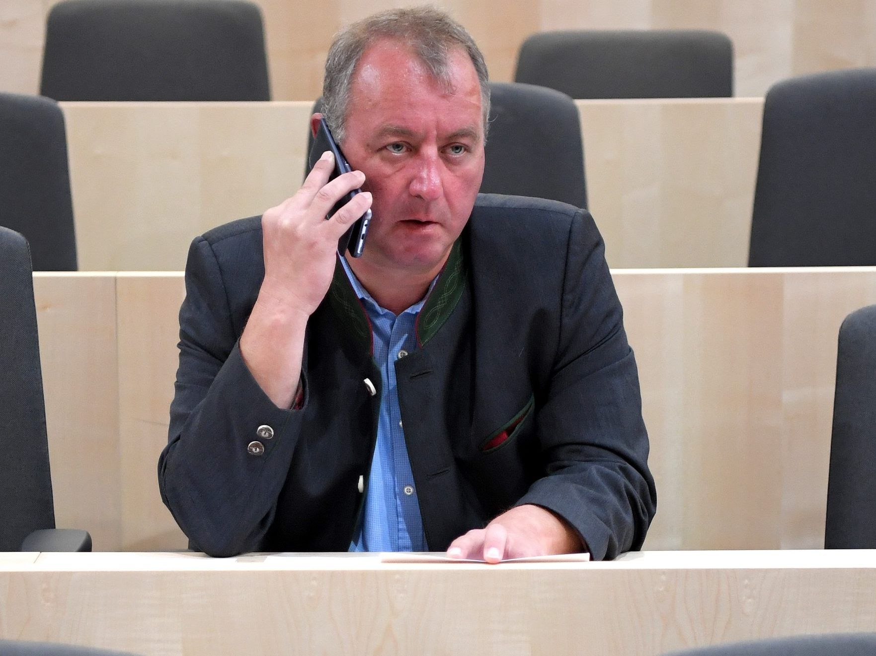 Die FPÖ distanziert sich von dem Liederbuch, Wolfgang Zanger jedoch nicht.