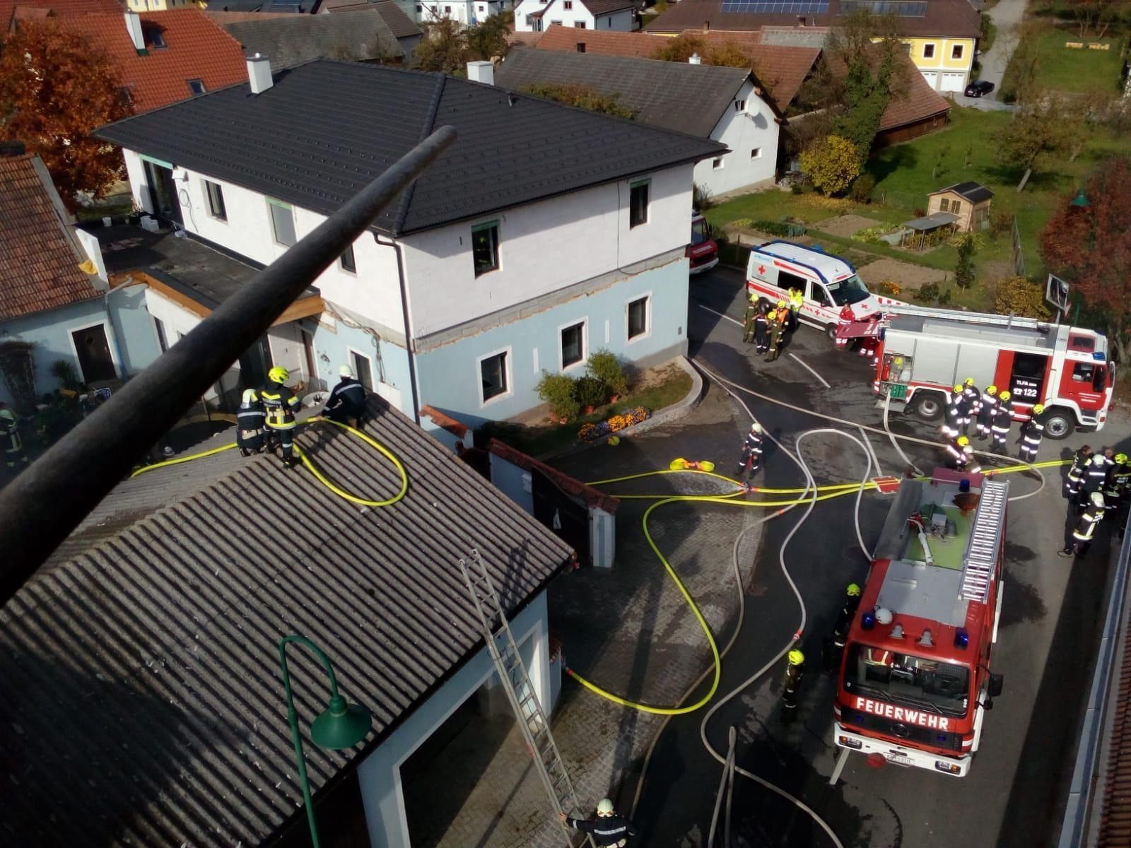 13 Feuerwehren mit 120 Mitgliedern standen im Einsatz.