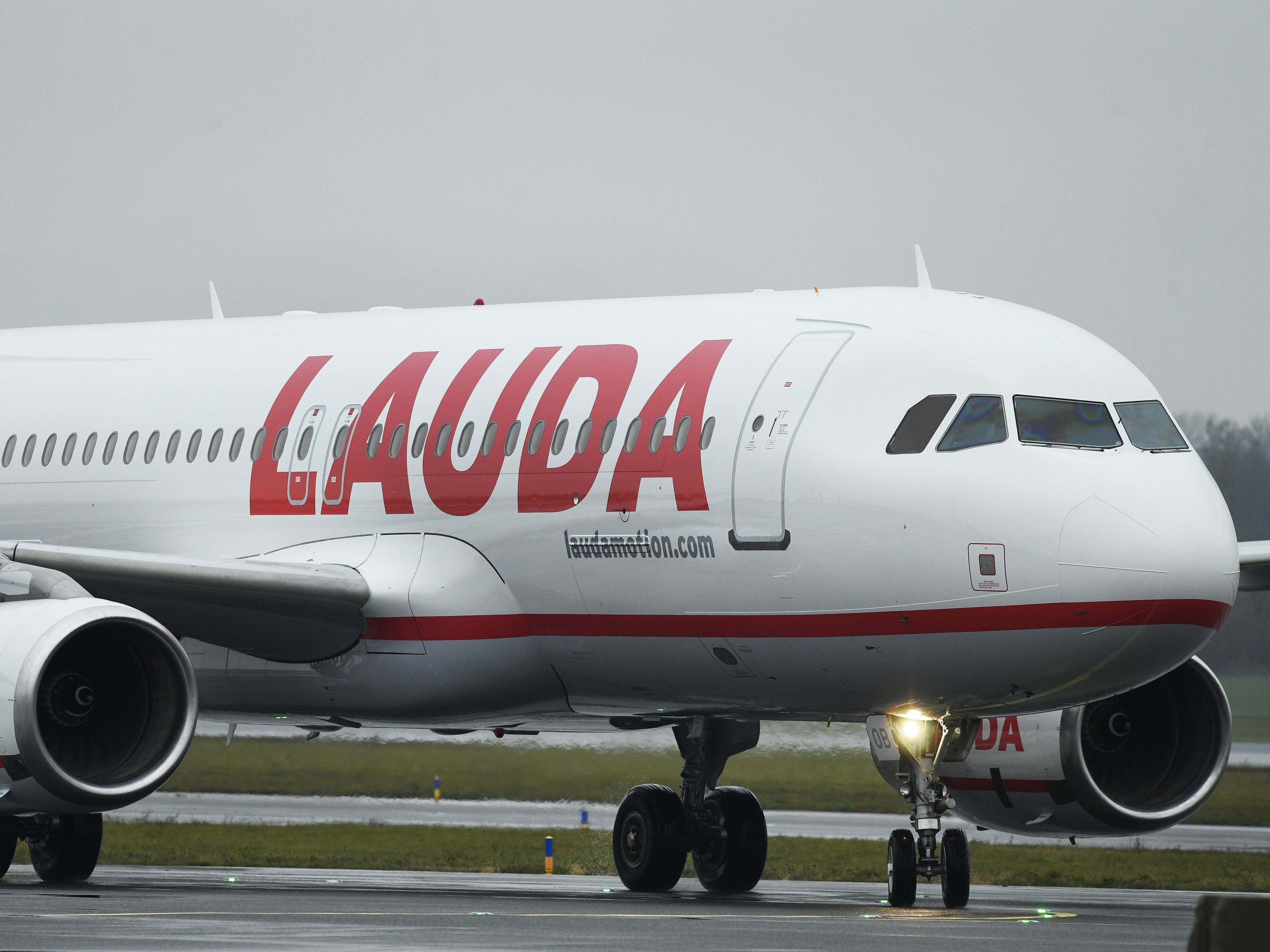 23 Klauseln in den allgemeinen Beförderungsbedingungen von Laudamotion wurden für unzulässig erklärt. 23 Klauseln in den allgemeinen Beförderungsbedingungen von Laudamotion wurden für unzulässig erklärt.