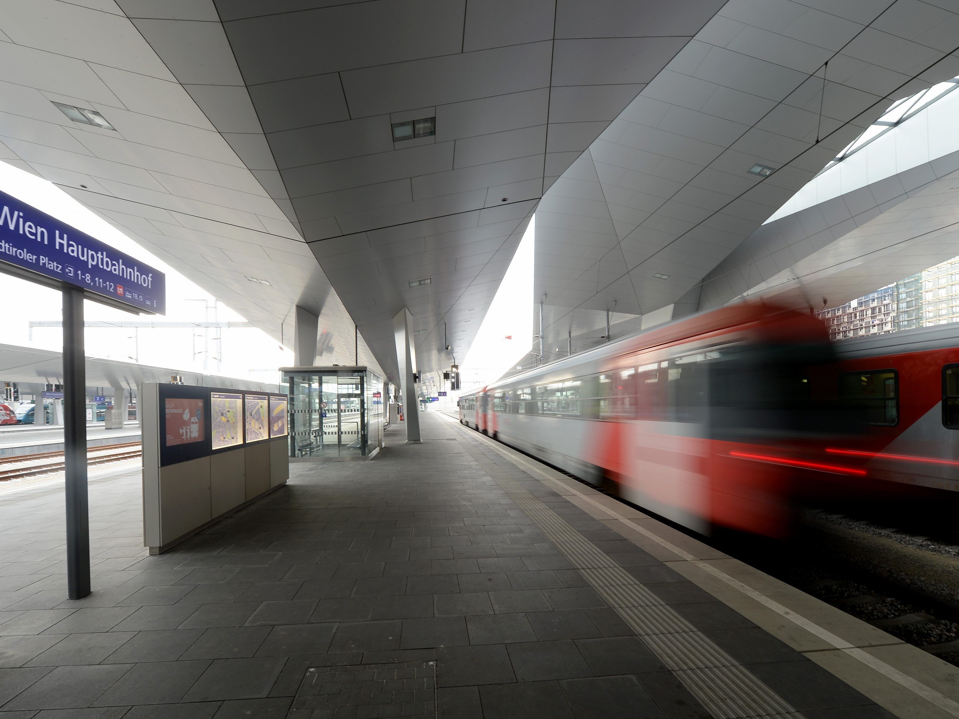 Vor fünf Jahren wurde der Wiener Hauptbahnhof eröffnet - ein Grund zu feiern. Vor fünf Jahren wurde der Wiener Hauptbahnhof eröffnet - ein Grund zu feiern.