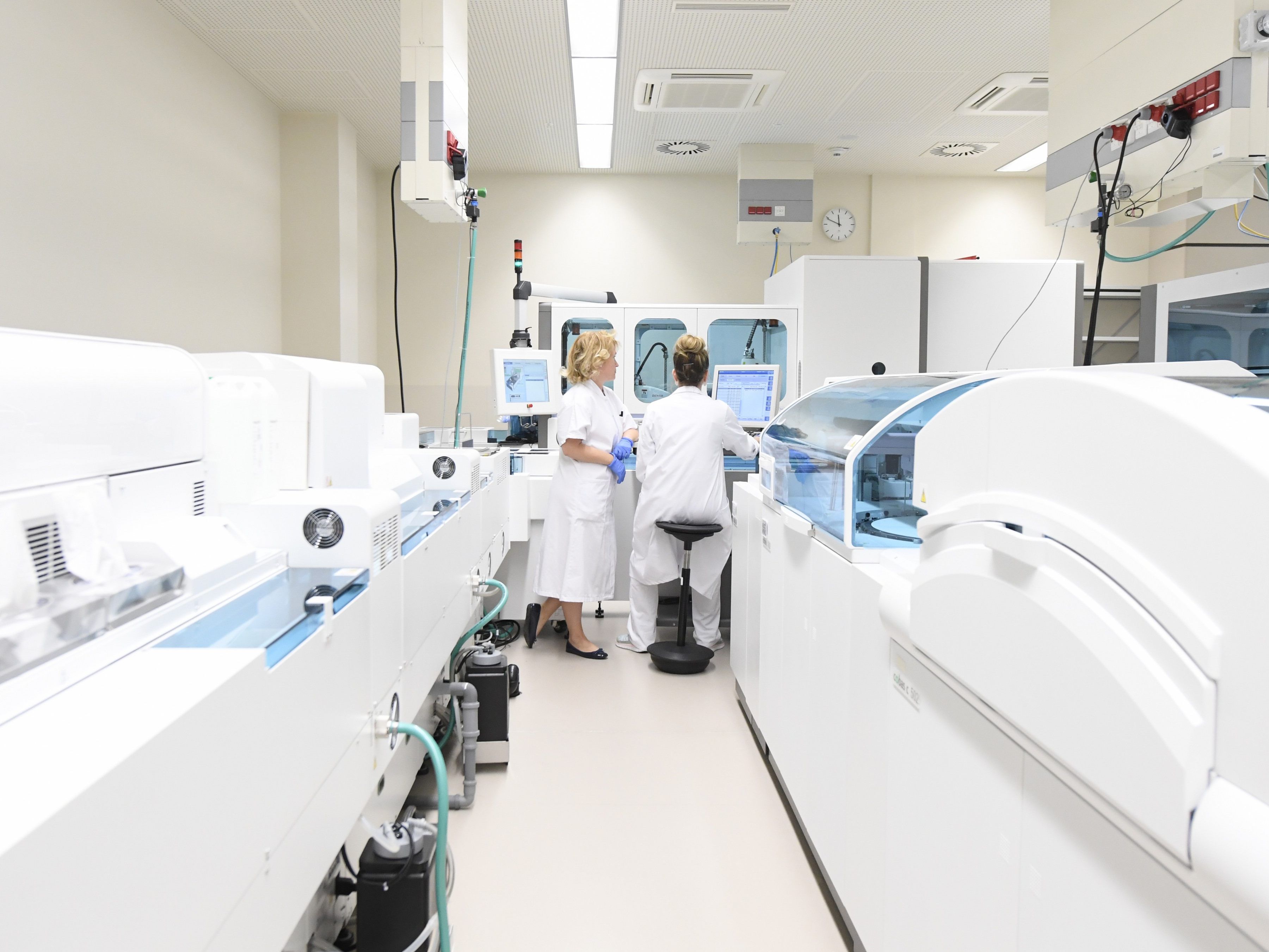 Mitarbeiter sollen zu wenig Gehalt ausbezahlt bekommen haben.