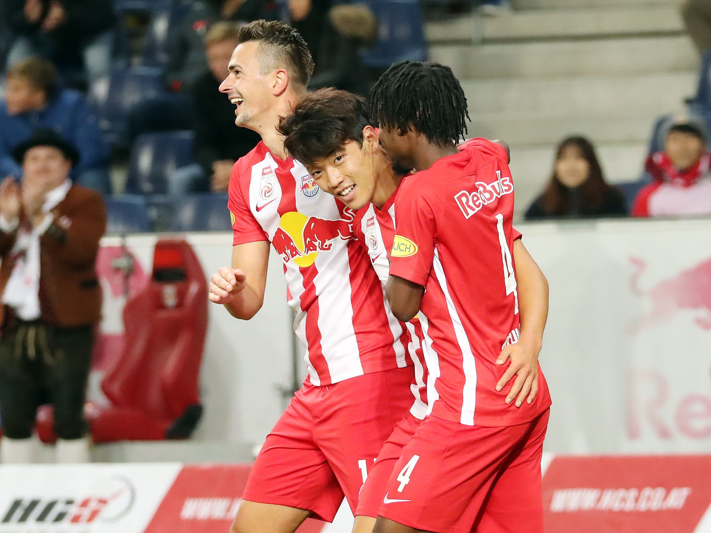 Hier sehen Sie das Champions League-Match zwischen RB Salzburg und Napoli live. Hier sehen Sie das Champions League-Match zwischen RB Salzburg und Napoli live.