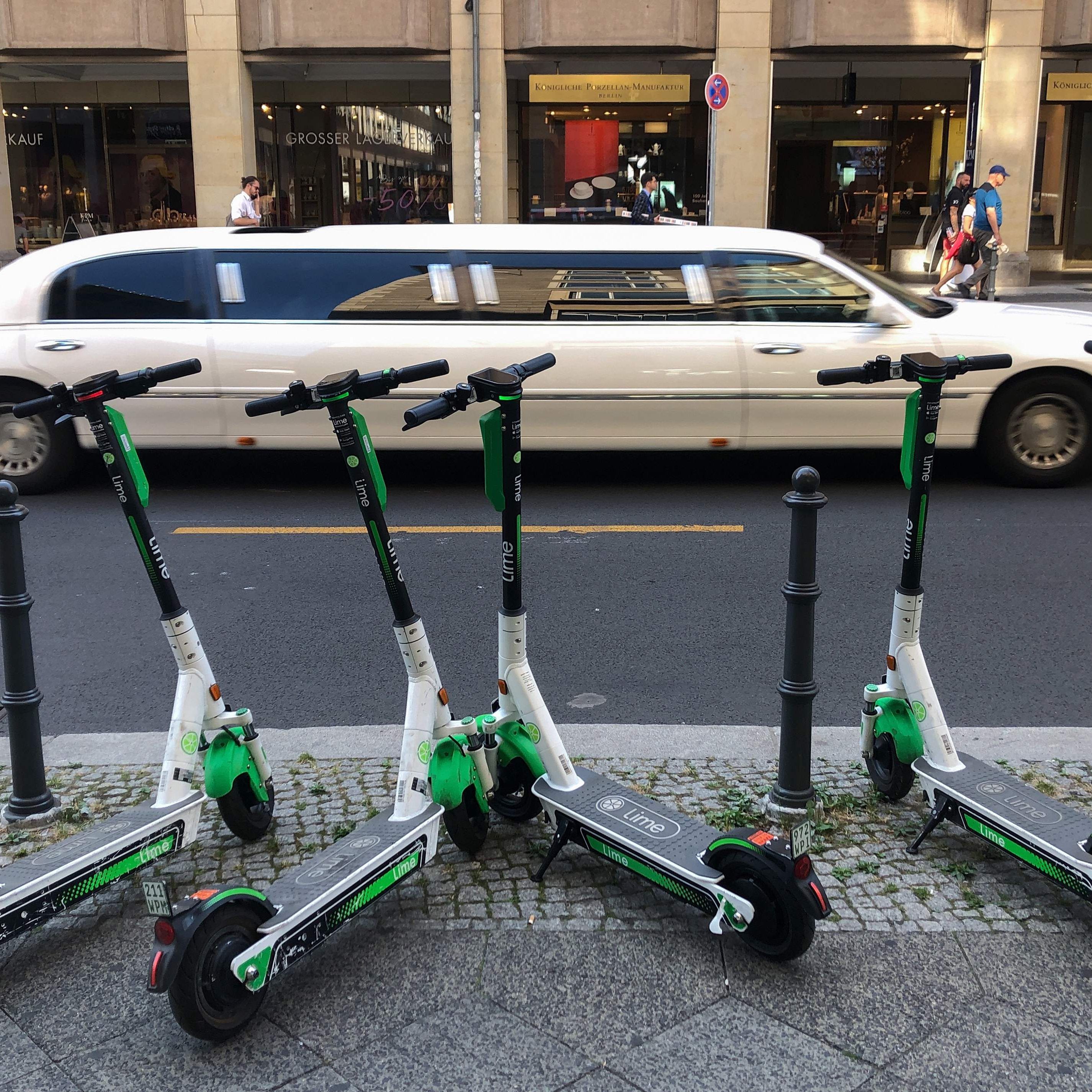In Wien wird immer wieder über ungünstig geparkte E-Scooter geklagt.