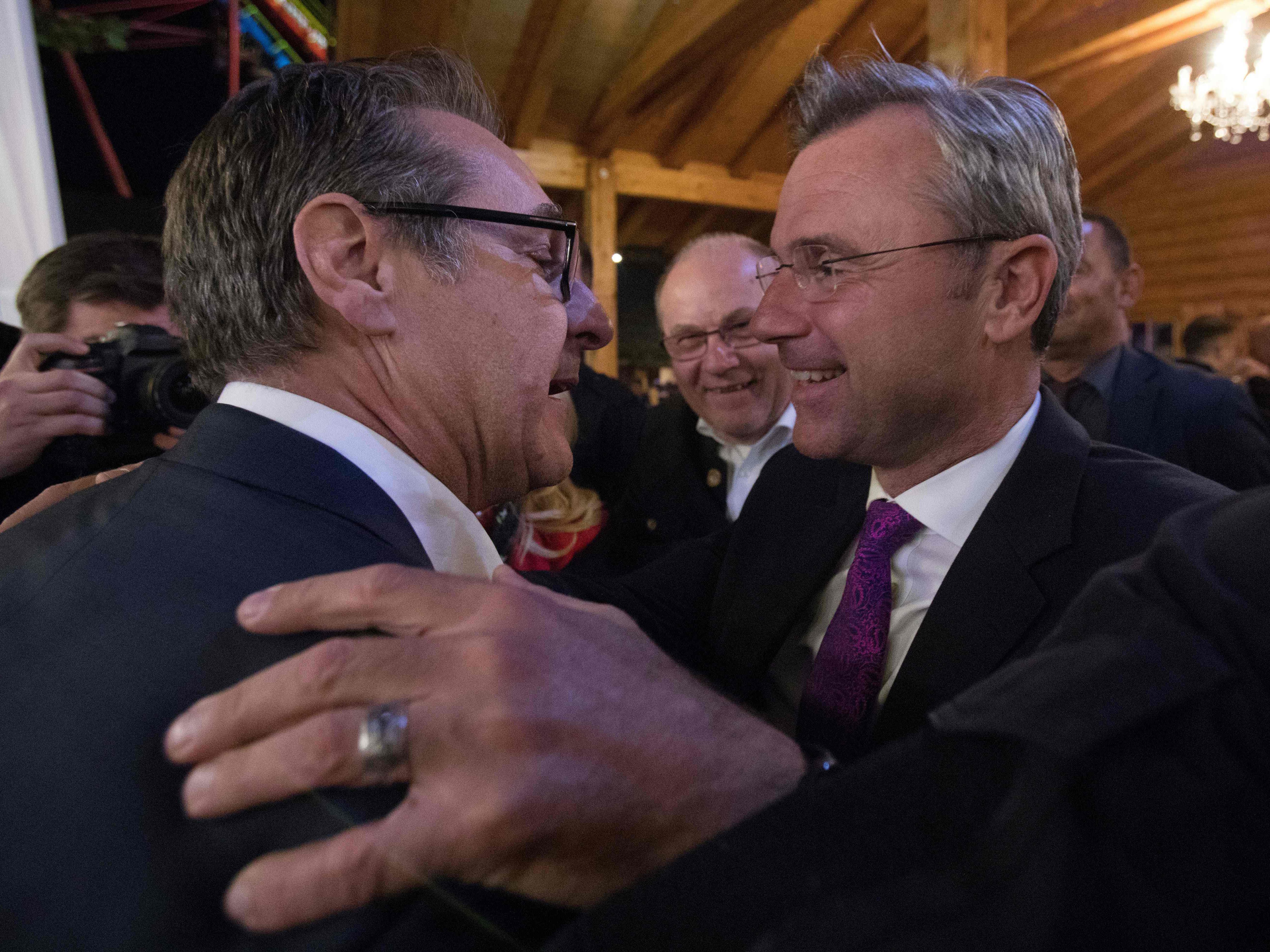 Suspendierung für HC Strache. Suspendierung für HC Strache.