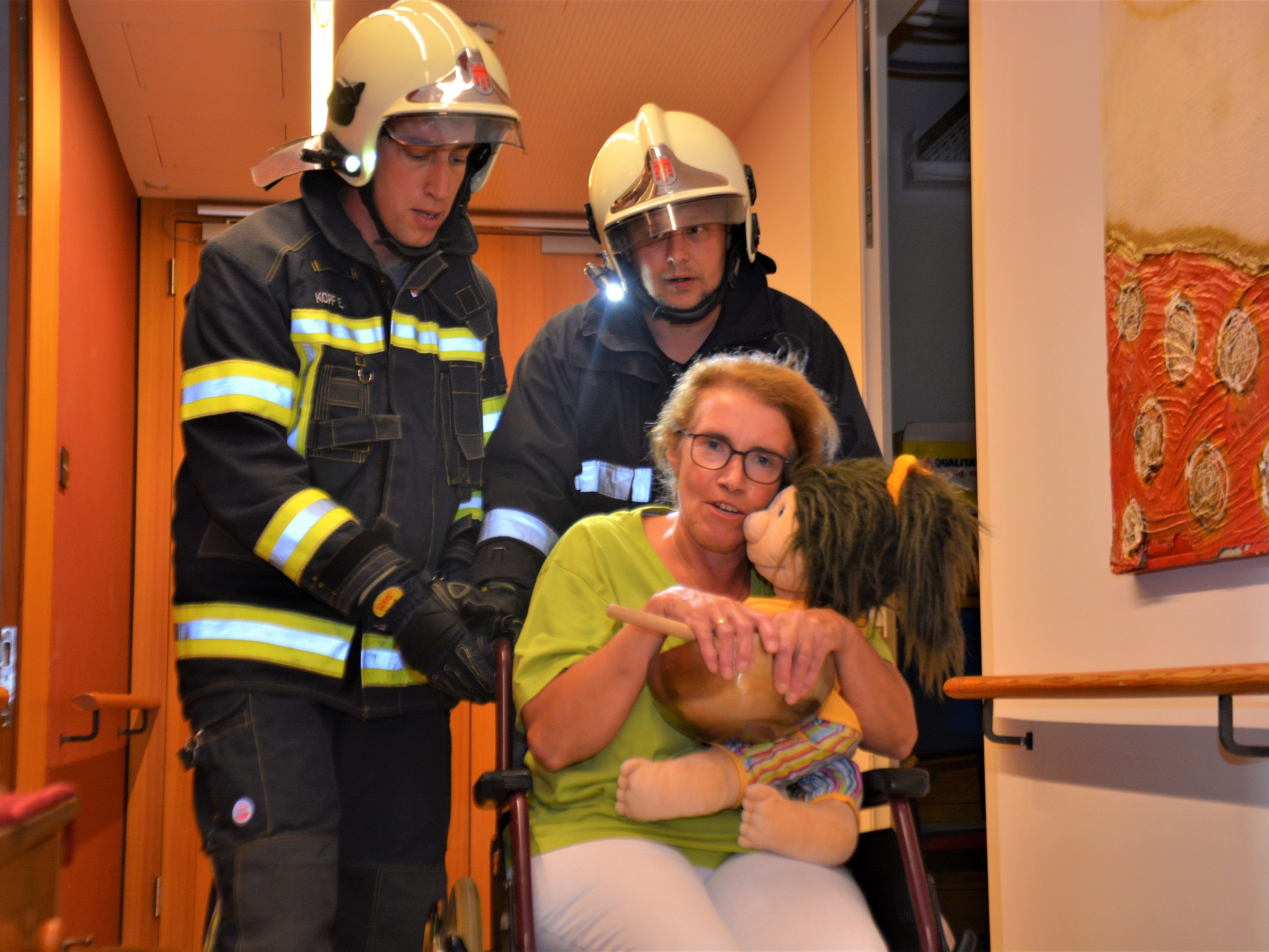 Durch die Rauchentwicklung mussten auch Personen evakuiert werden