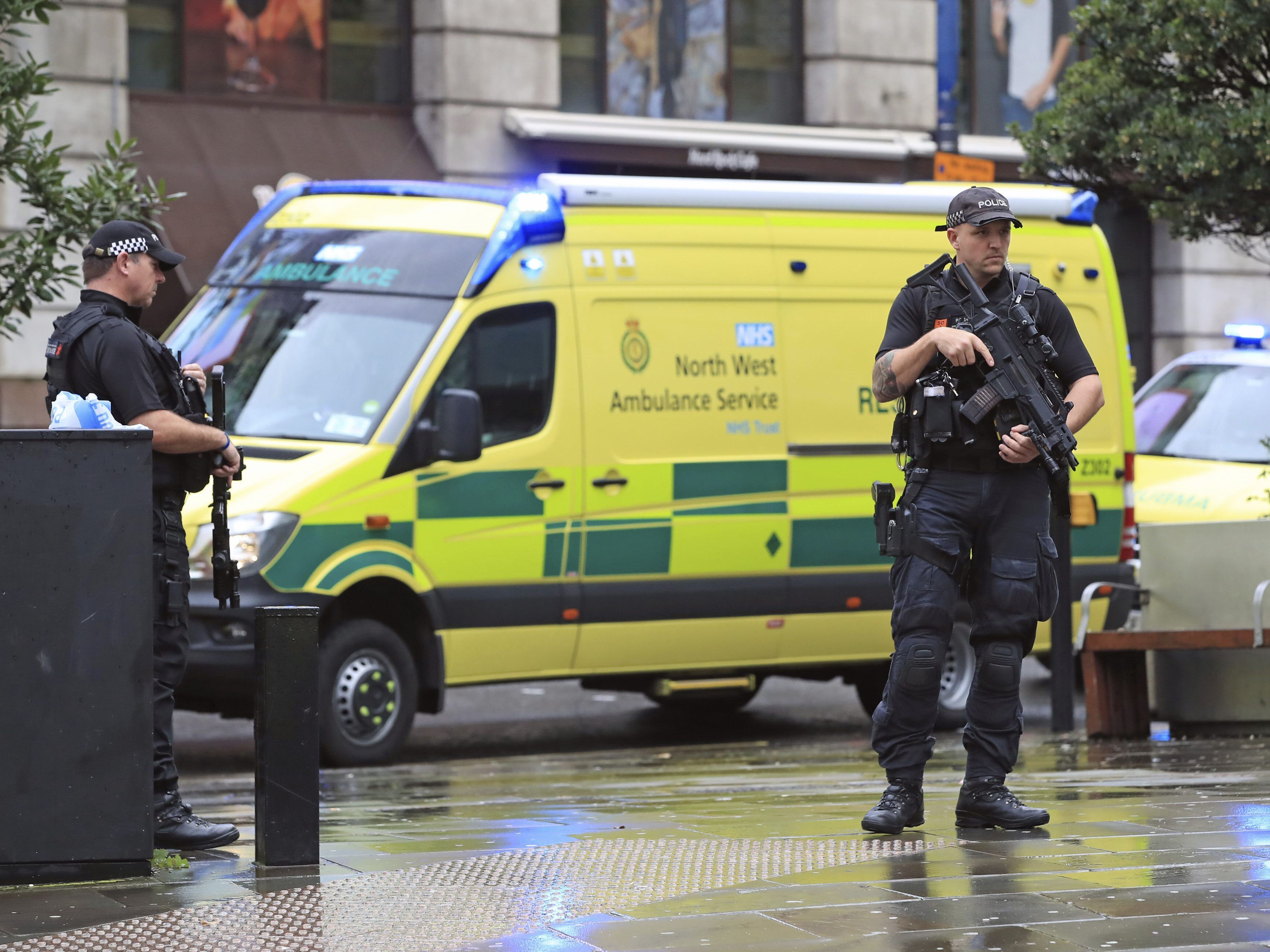In Manchester sind bei einem Messerangriff am Freitag fünf Menschen verletzt worden. In Manchester sind bei einem Messerangriff am Freitag fünf Menschen verletzt worden.