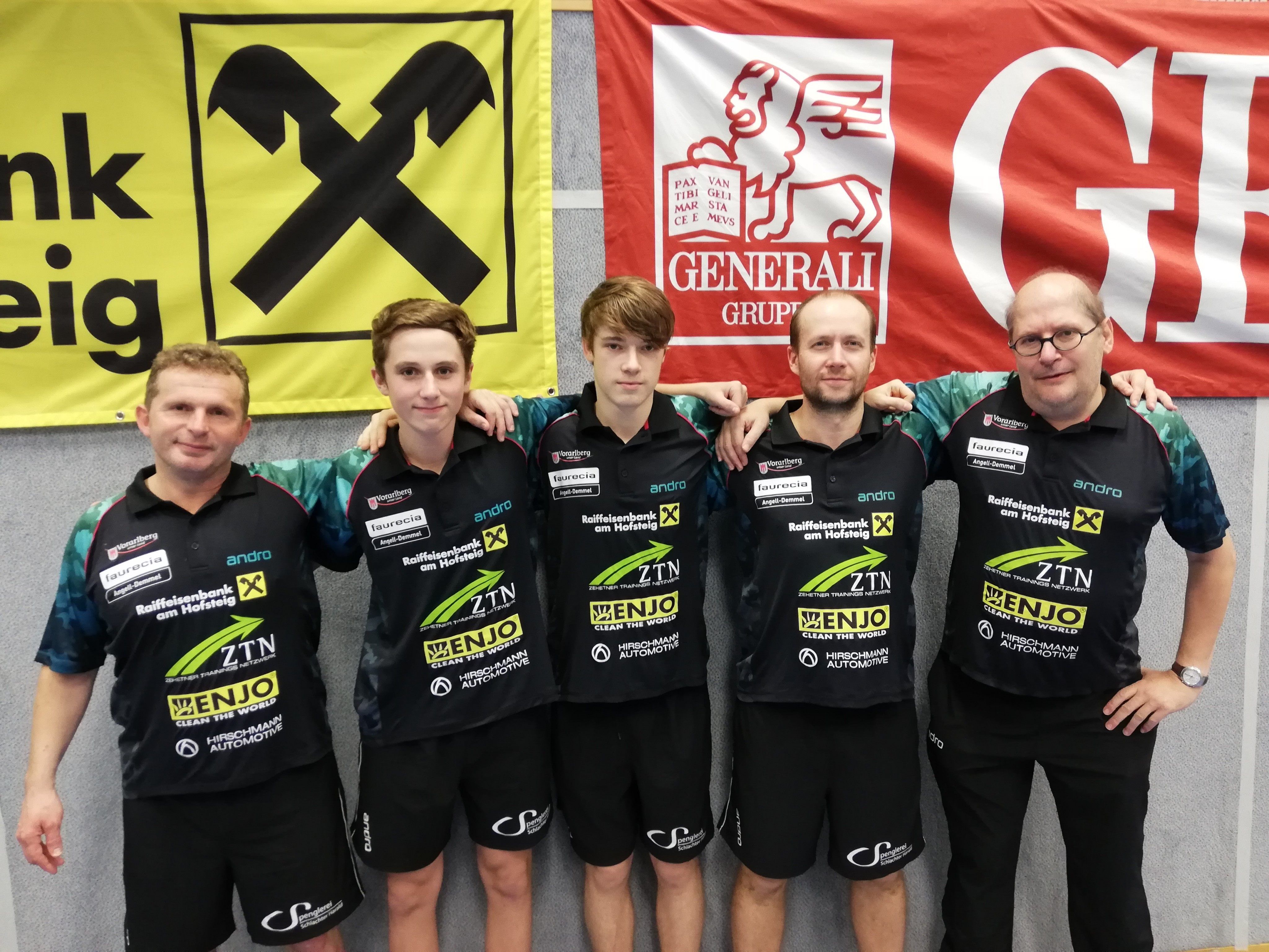 Istvan Toth, Philip Schwab, Maxime Dieudonné, Miro Sklensky und Betreuer Didi Müller freuen sich auf das erste Heimspiel der Saison. Istvan Toth, Philip Schwab, Maxime Dieudonné, Miro Sklensky und Betreuer Didi Müller freuen sich auf das erste Heimspiel der Saison.
