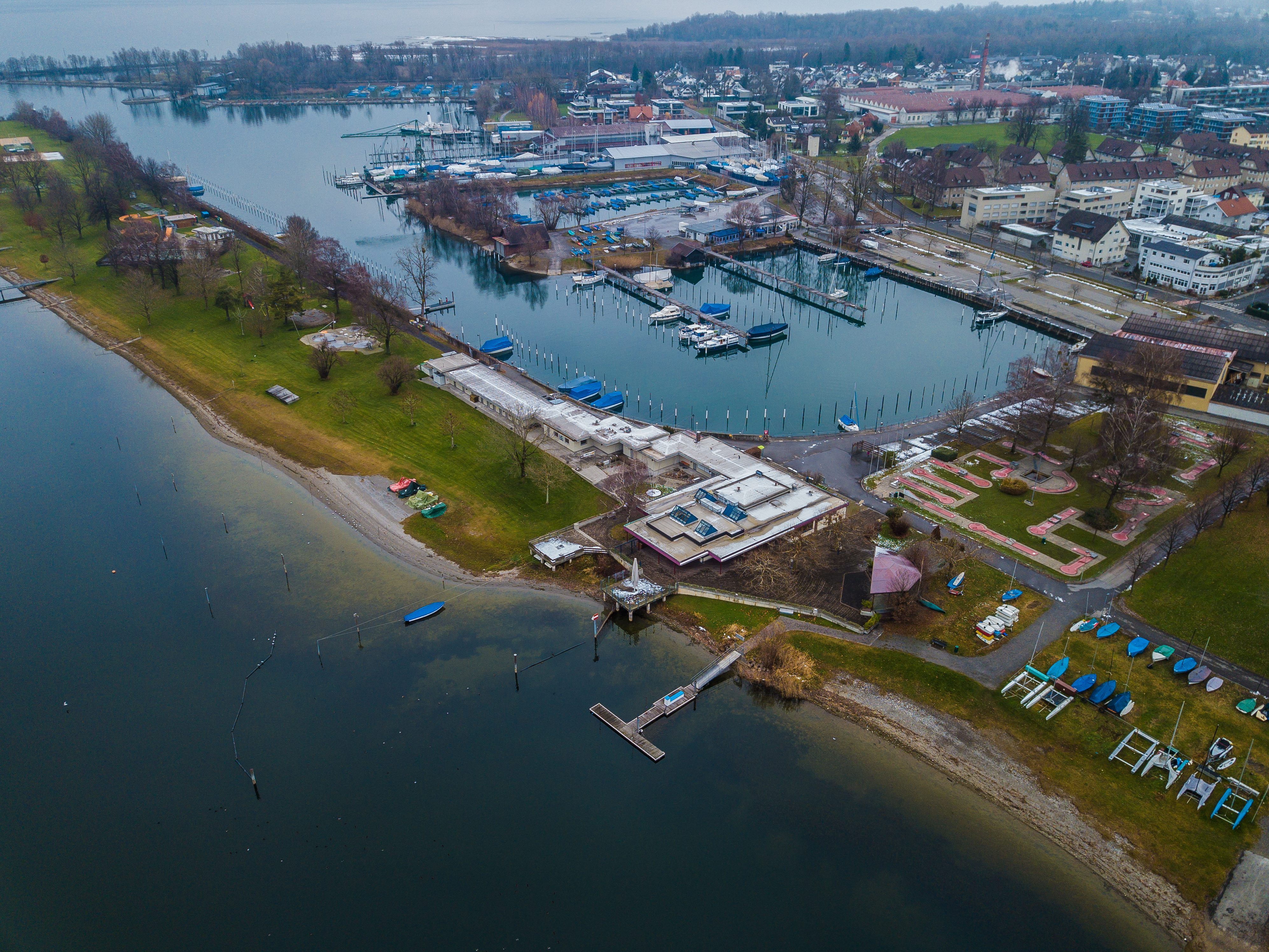Am Harder Ufer sollen zwei Brücken gebaut werden.