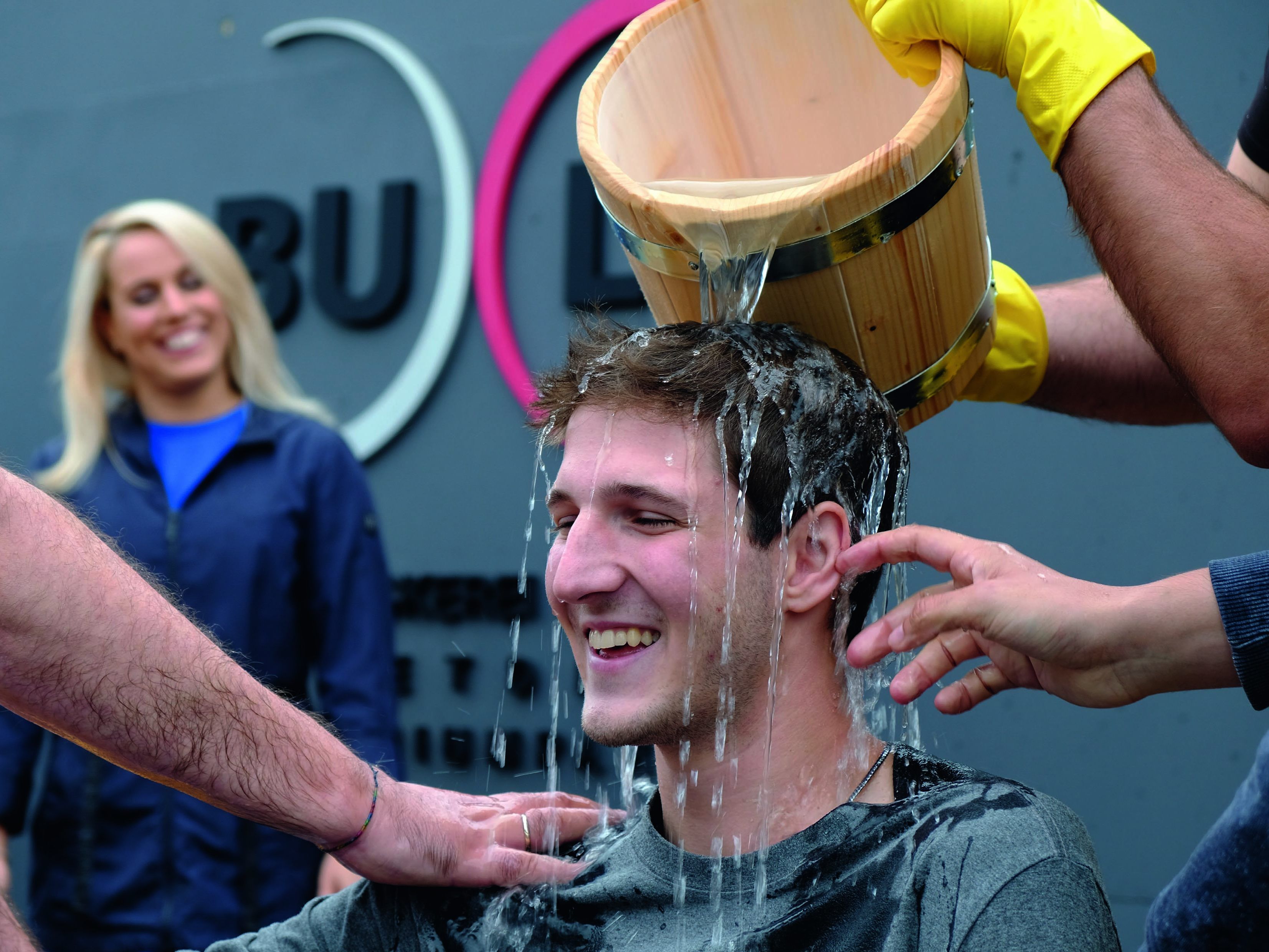Lukas Schmid freut sich über die bestandene Drucktechnikerlehre. Lukas Schmid freut sich über die bestandene Drucktechnikerlehre.